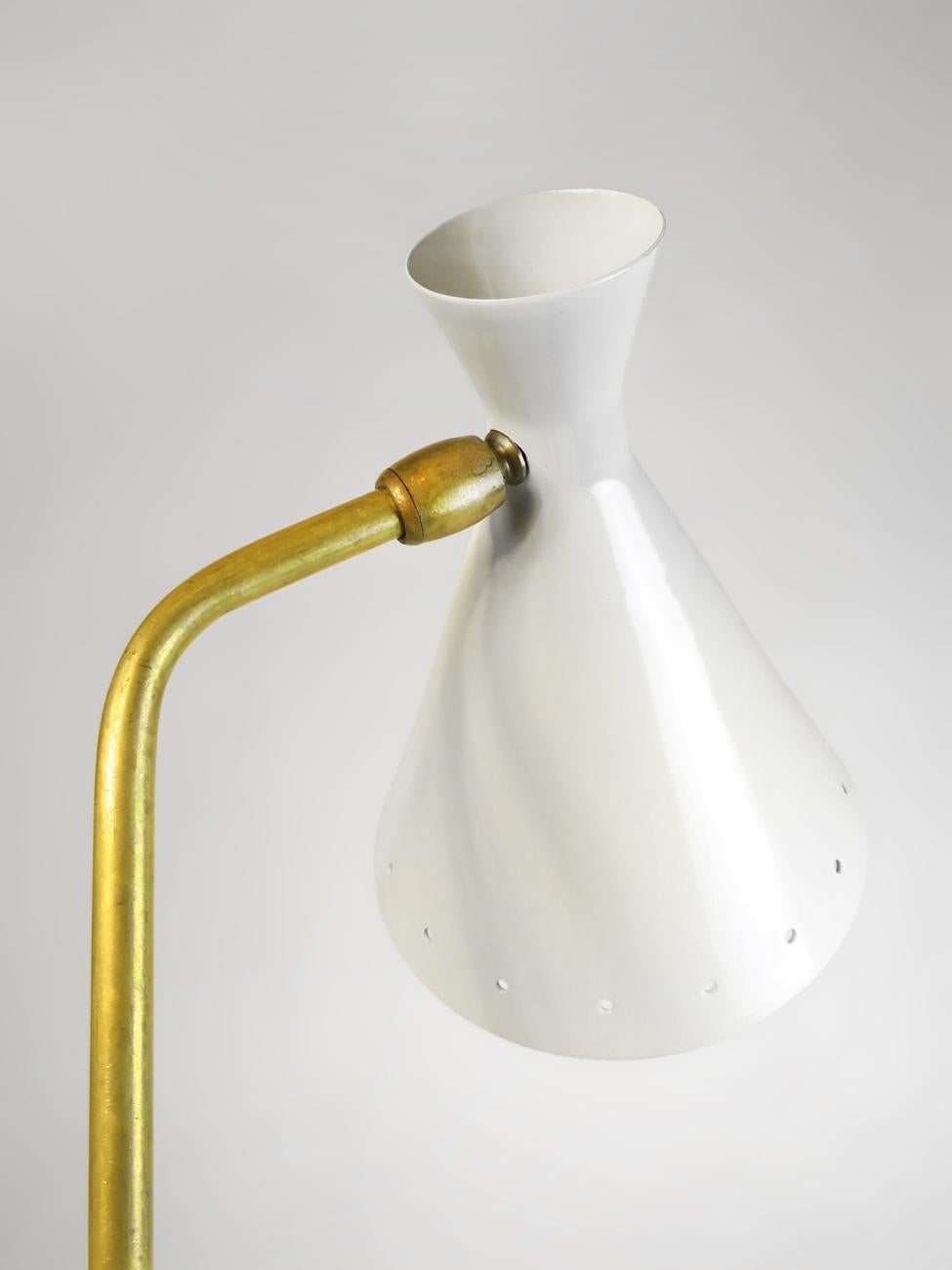 Italian Modern Table Lamp in Brass and Enamel by Fabio Ltd In New Condition For Sale In Los Angeles, CA