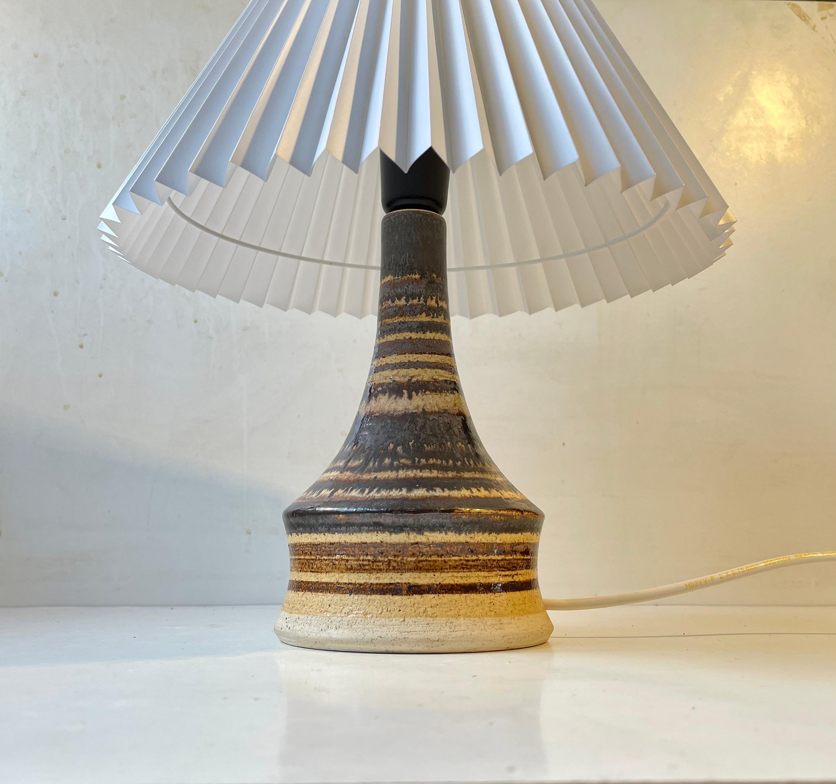 Mid-Century Modern Italian Modern Table Lamp in Ceramic with Earthy Glaze Stripes, 1970s For Sale