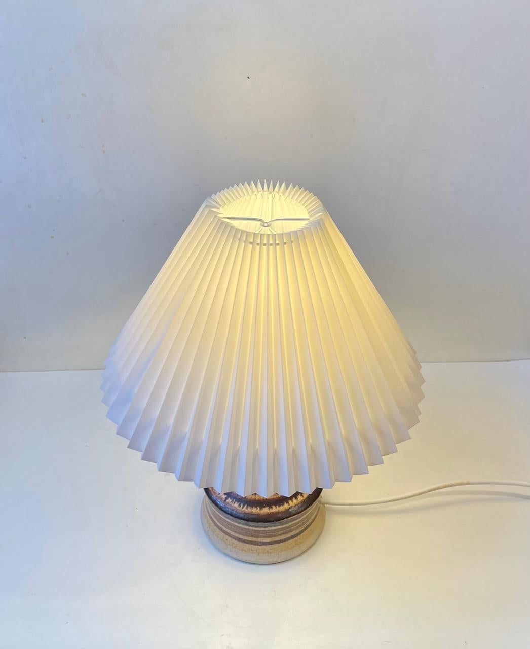 Late 20th Century Italian Modern Table Lamp in Ceramic with Earthy Glaze Stripes, 1970s For Sale