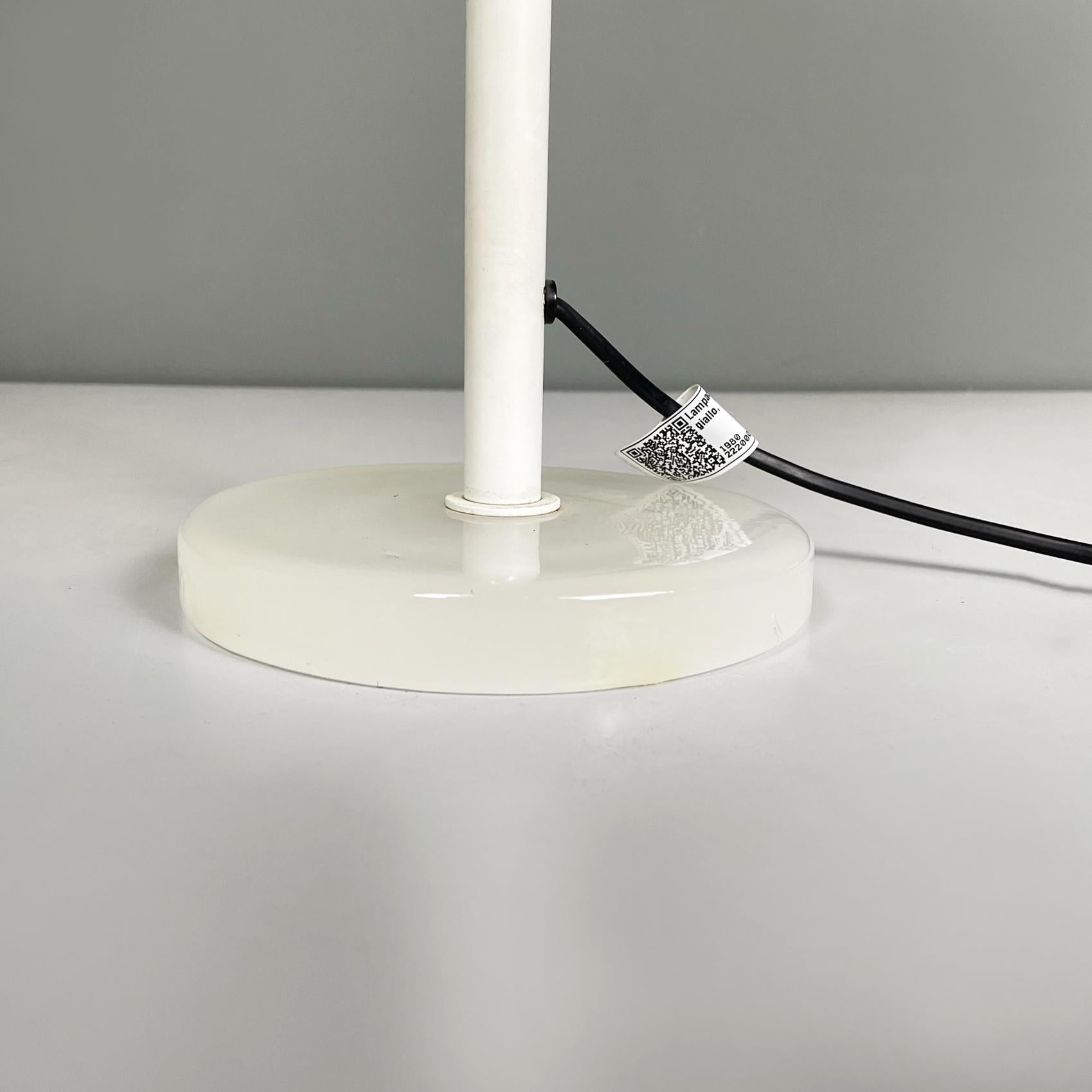 Italian modern table lamp in Murano glass and whit and yellow metal, 1980s For Sale 8