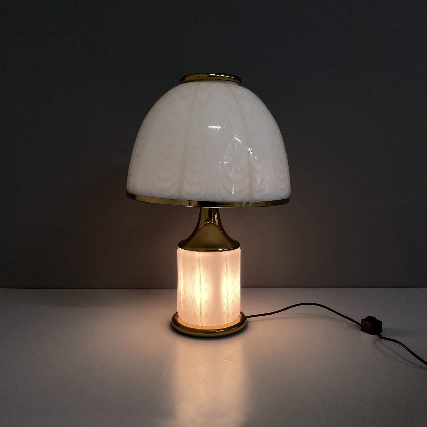 Italian modern table lamp in Murano glass by Fabbian Illuminazione, 1980s In Good Condition For Sale In MIlano, IT