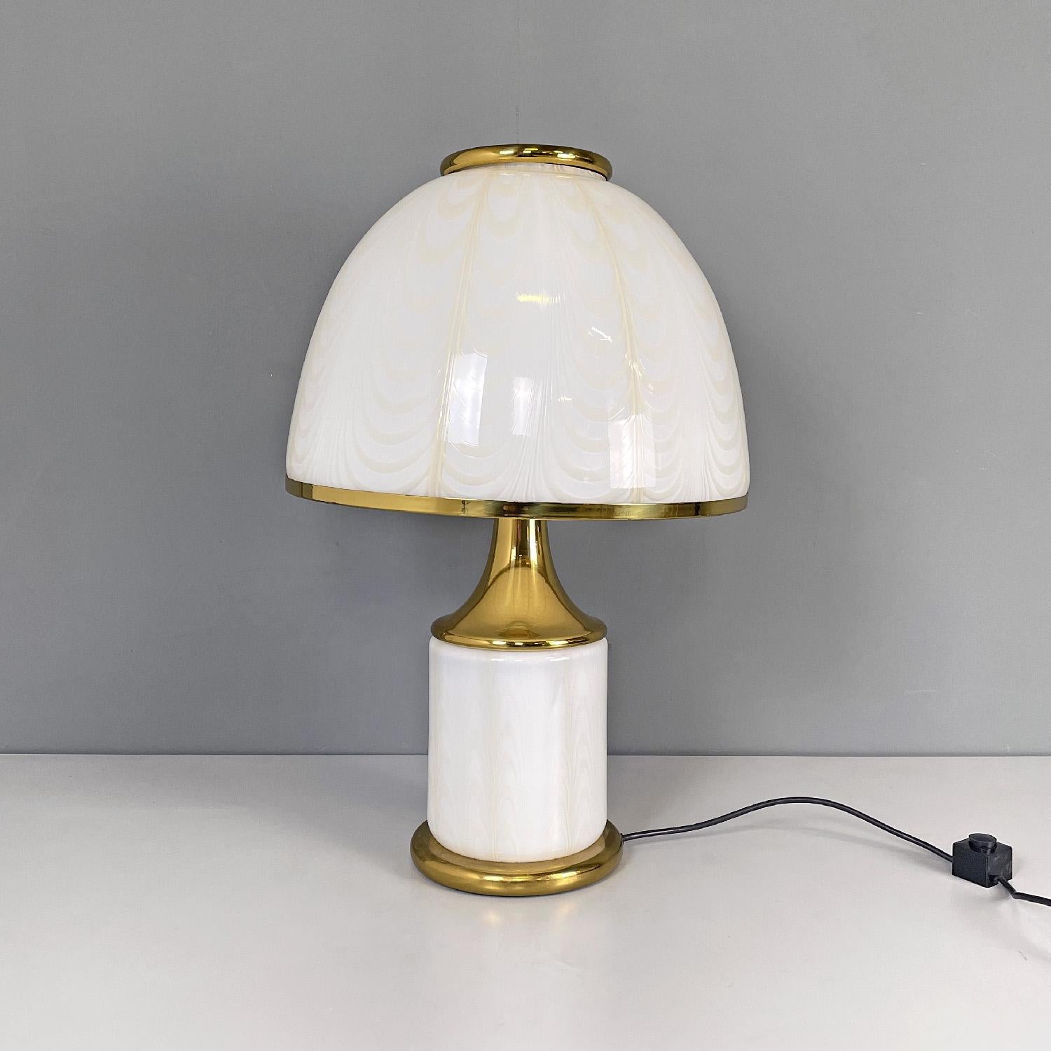 Late 20th Century Italian modern table lamp in Murano glass by Fabbian Illuminazione, 1980s For Sale