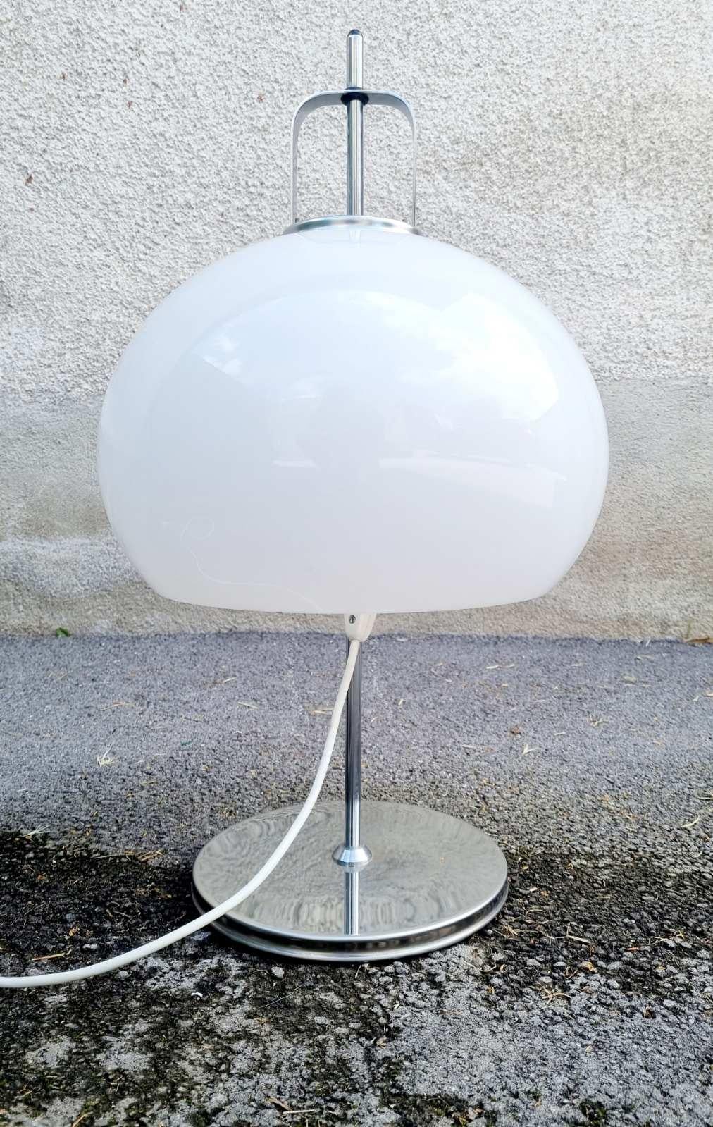 Mid-Century moderno Lampada da tavolo moderna italiana Lucerna di Luigi Massoni & Massoni per Mezzini, Italia anni '70 in vendita