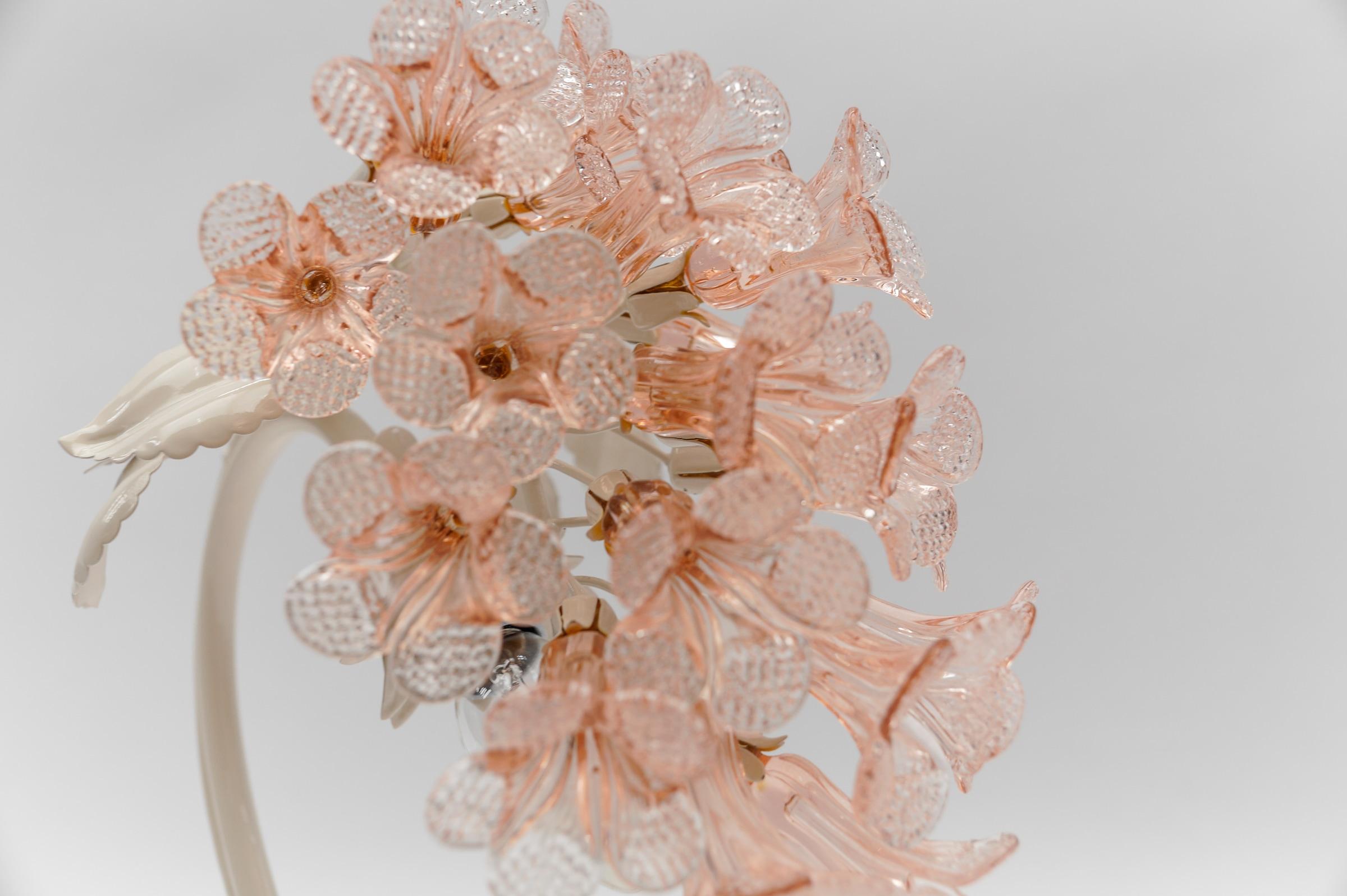 Moderne italienische Tischlampe aus rosa Murano-Glas Blumen, 1960er Jahre Italien 5