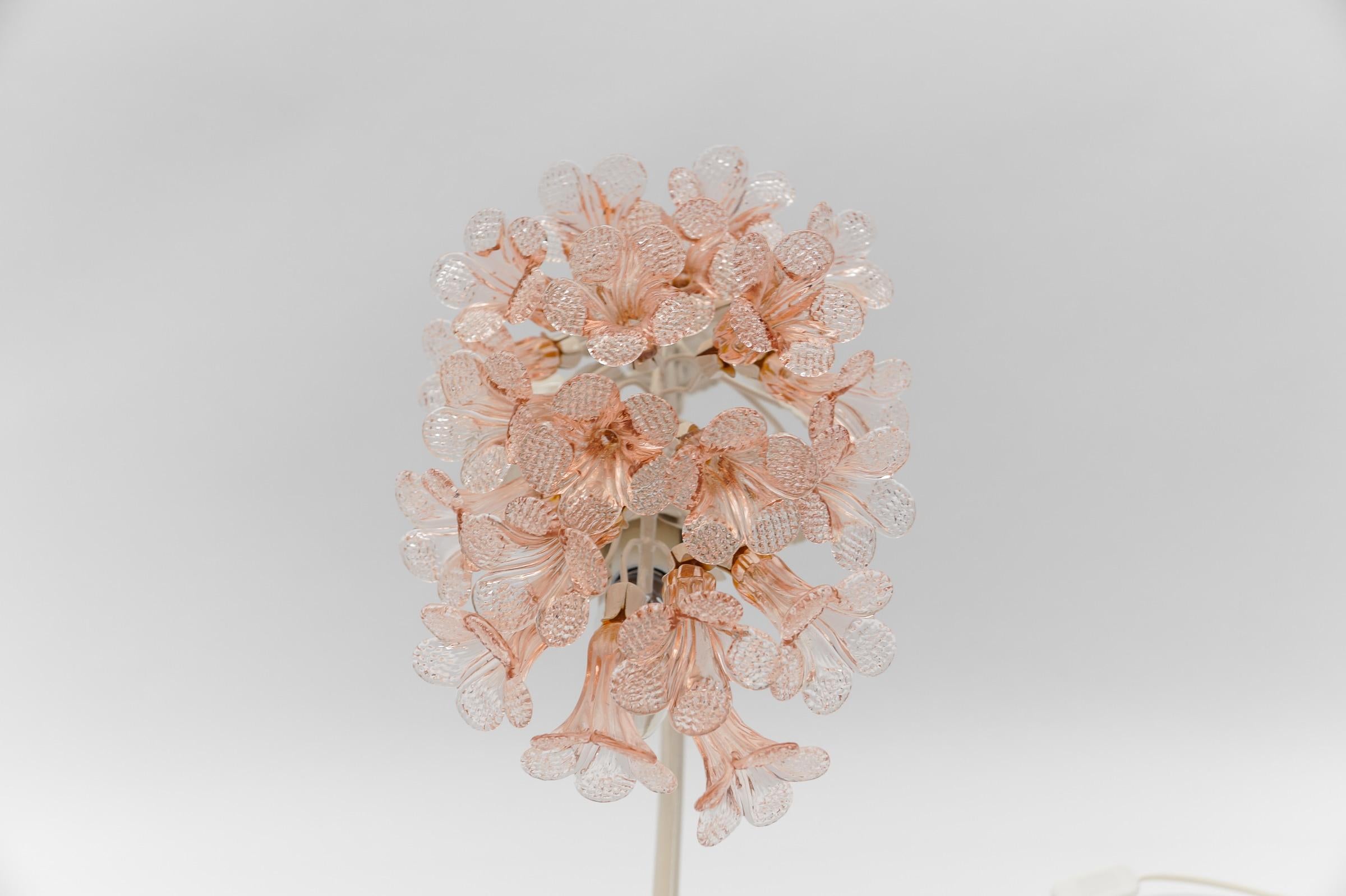 Moderne italienische Tischlampe aus rosa Murano-Glas Blumen, 1960er Jahre Italien 6