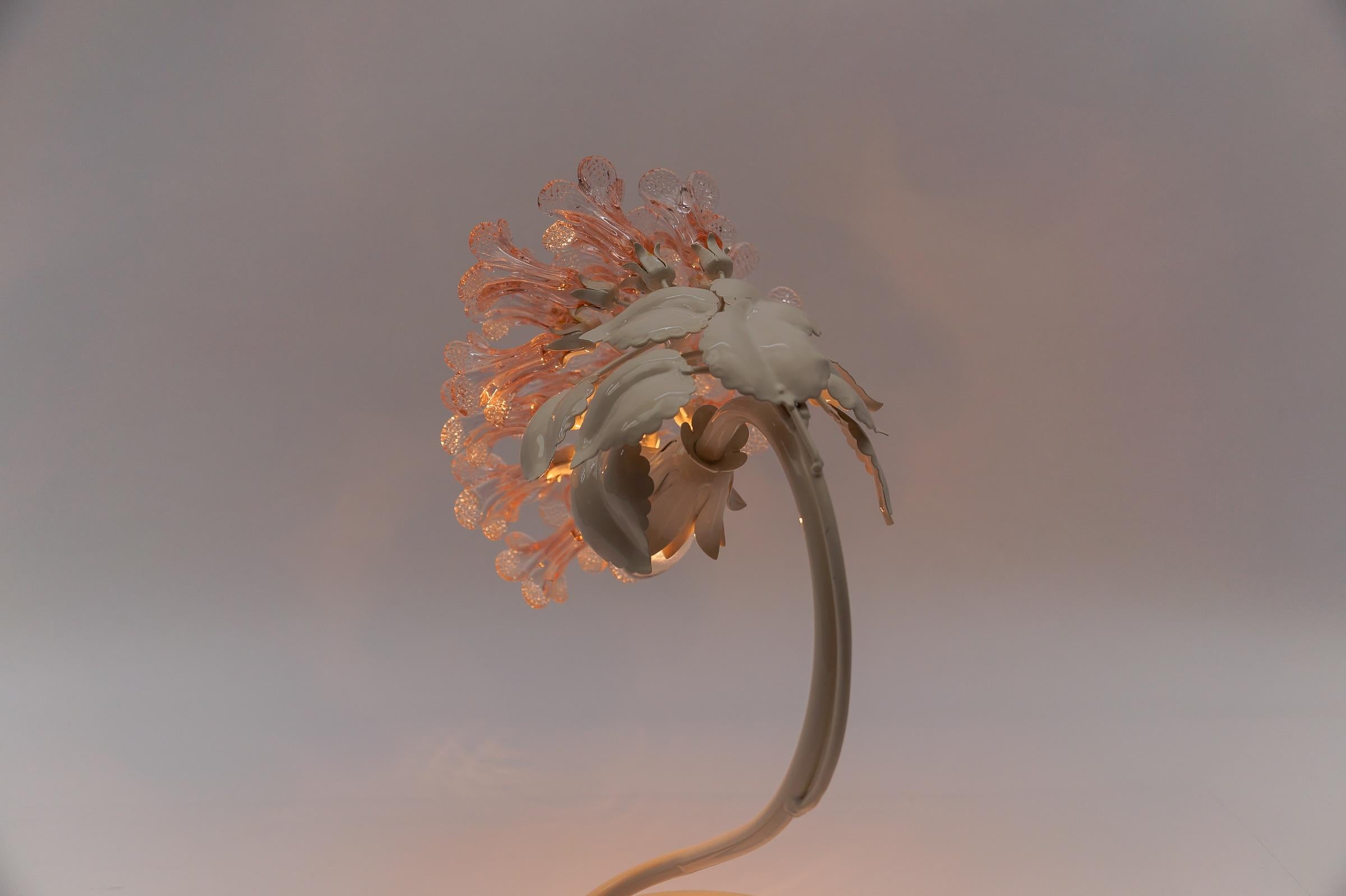 Italian Modern Table Lamp made in Pink Murano Glass Flowers, 1960s Italy For Sale 2