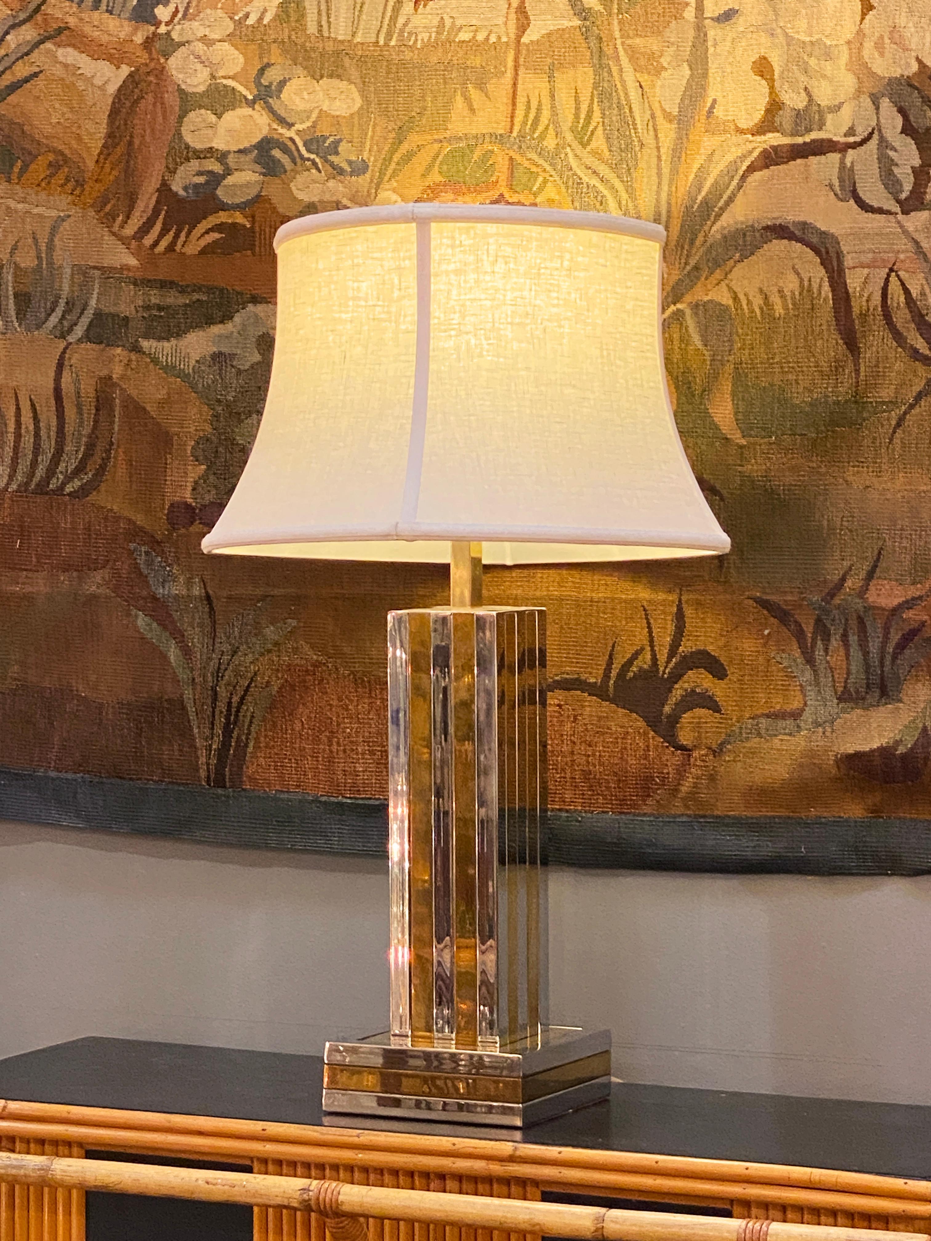 Italian Modern Table Lamp of Chrome and Brass by Romeo Rega (Italienisch) im Angebot