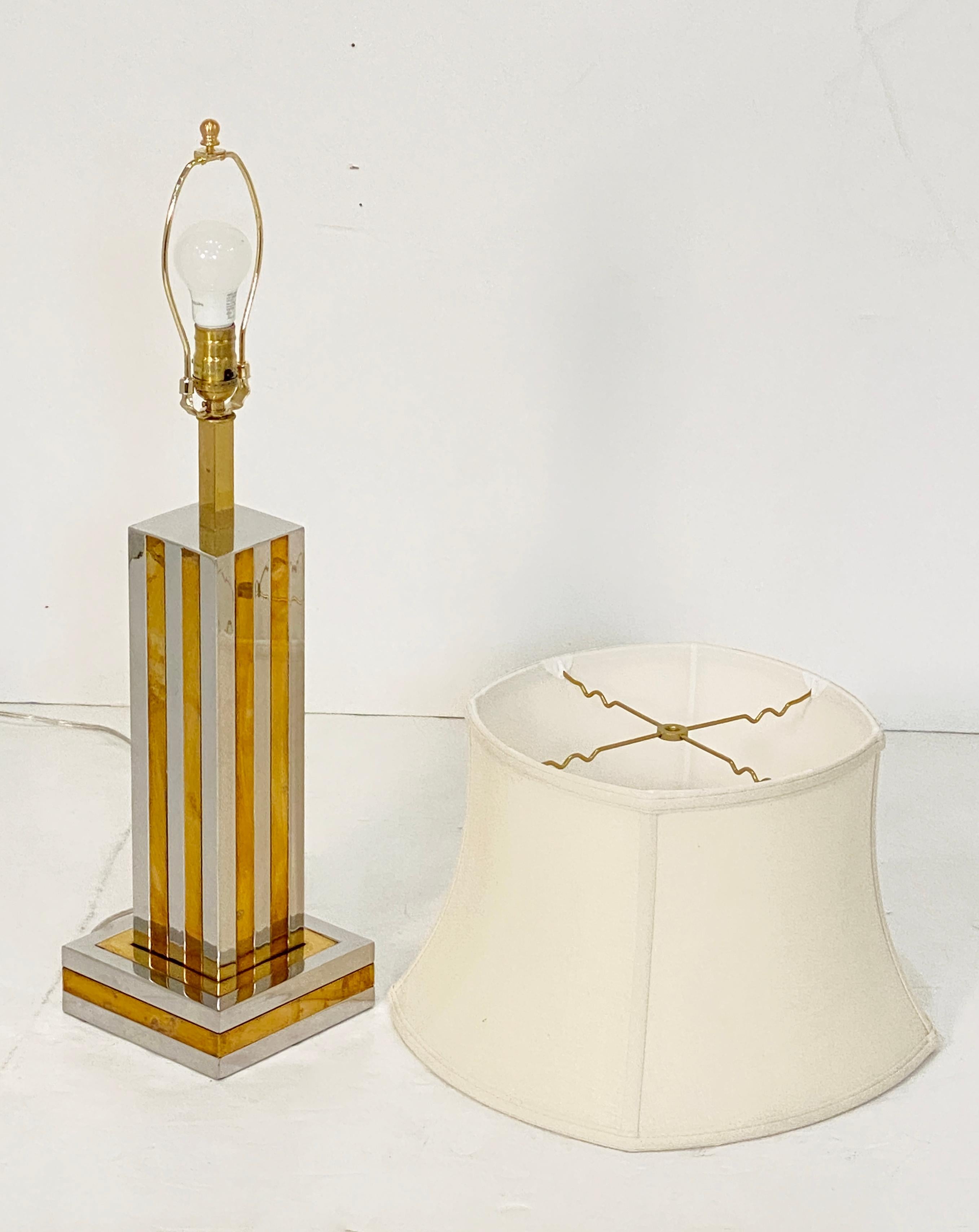Italian Modern Table Lamp of Chrome and Brass by Romeo Rega (20. Jahrhundert) im Angebot