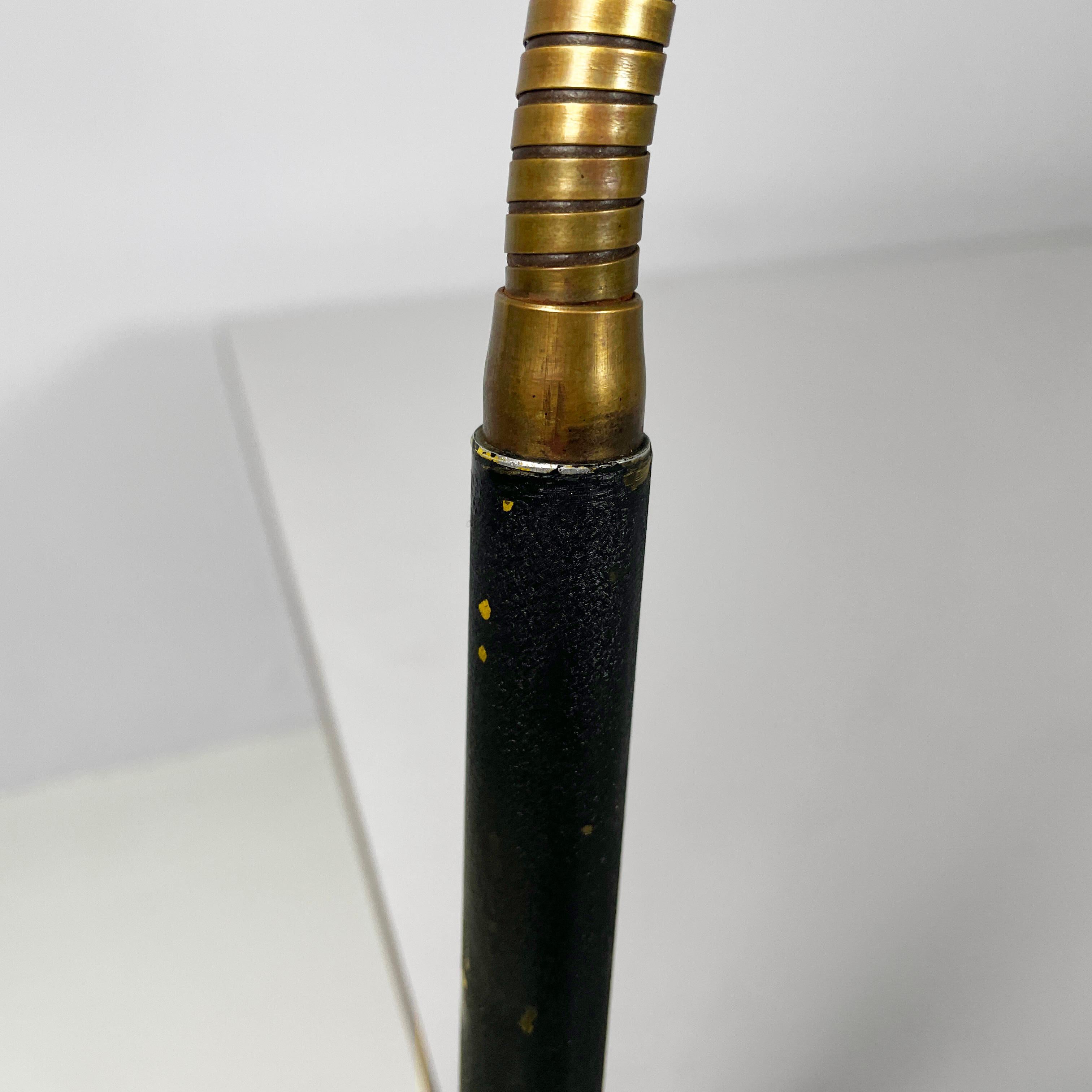 Lampe de table moderne italienne avec pince en métal noir et laiton, années 1970. en vente 5