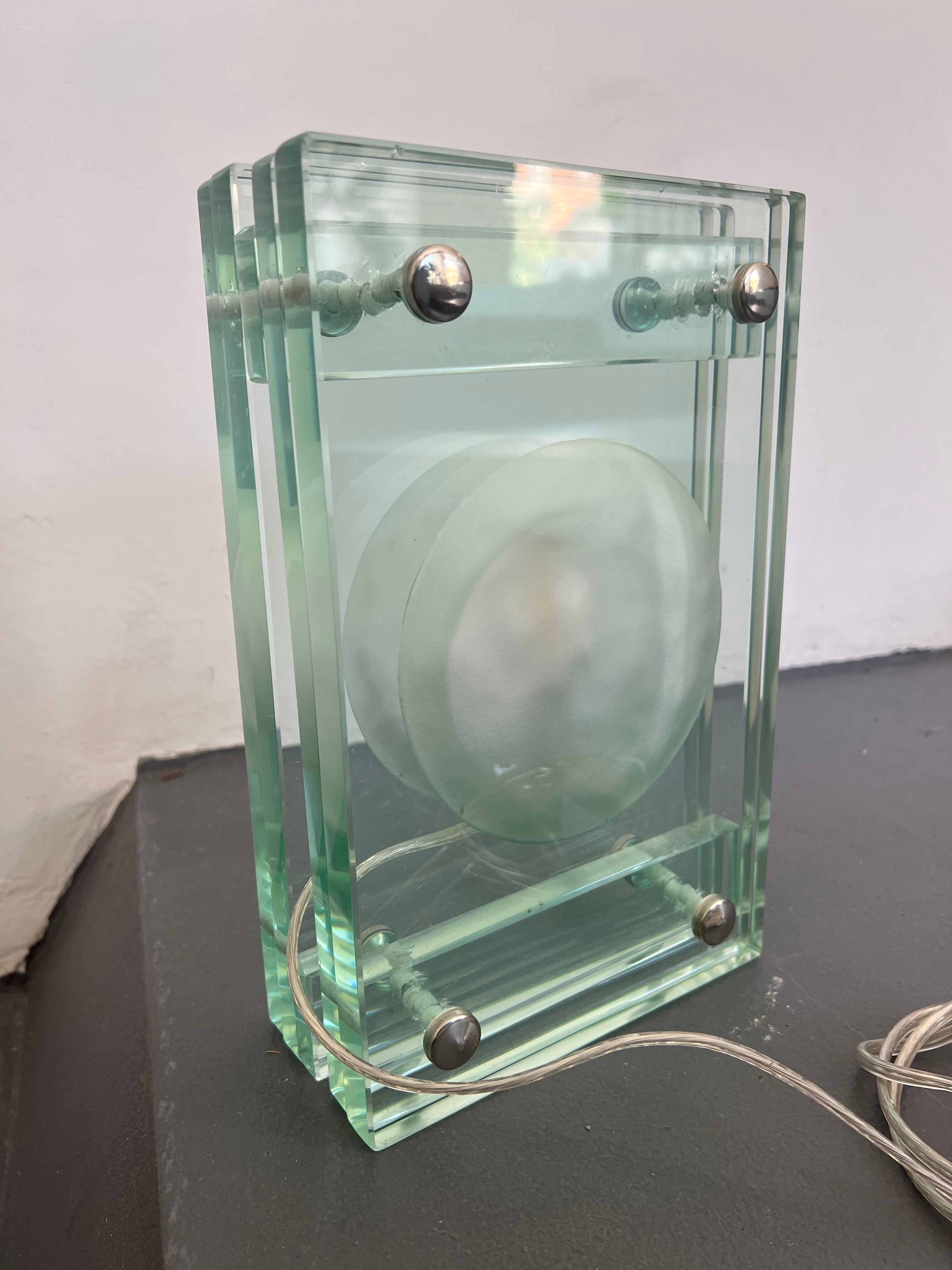 Lampe de bureau italienne moderne en verre épais des années 70 en vente 4