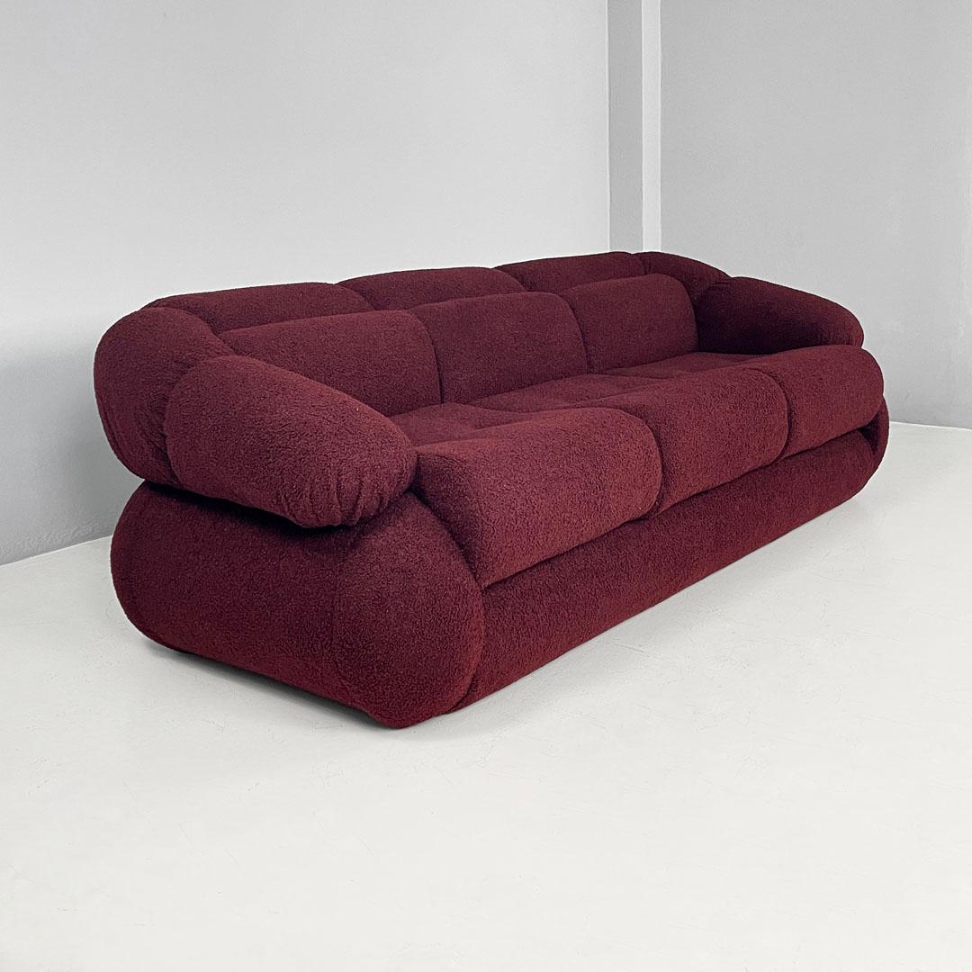 Italian modern three-seat sofa in burgundy teddy fabric, 1970s In Good Condition For Sale In MIlano, IT