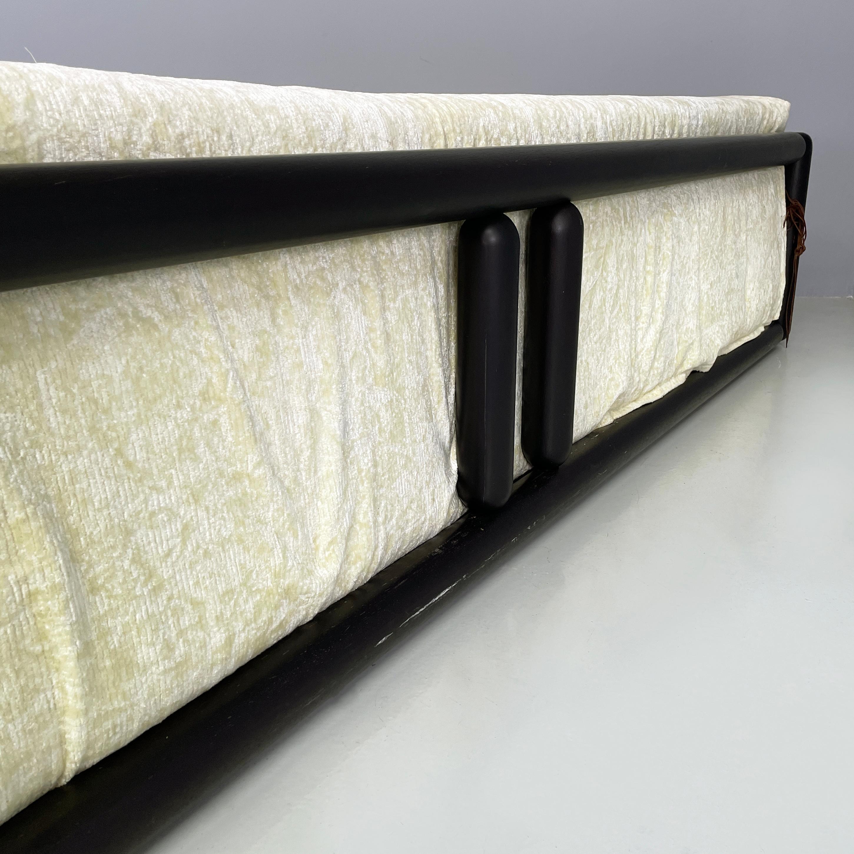 Italian modern Three-seater sofa Cornaro by Carlo Scarpa for Simon Gavina, 1980s For Sale 10