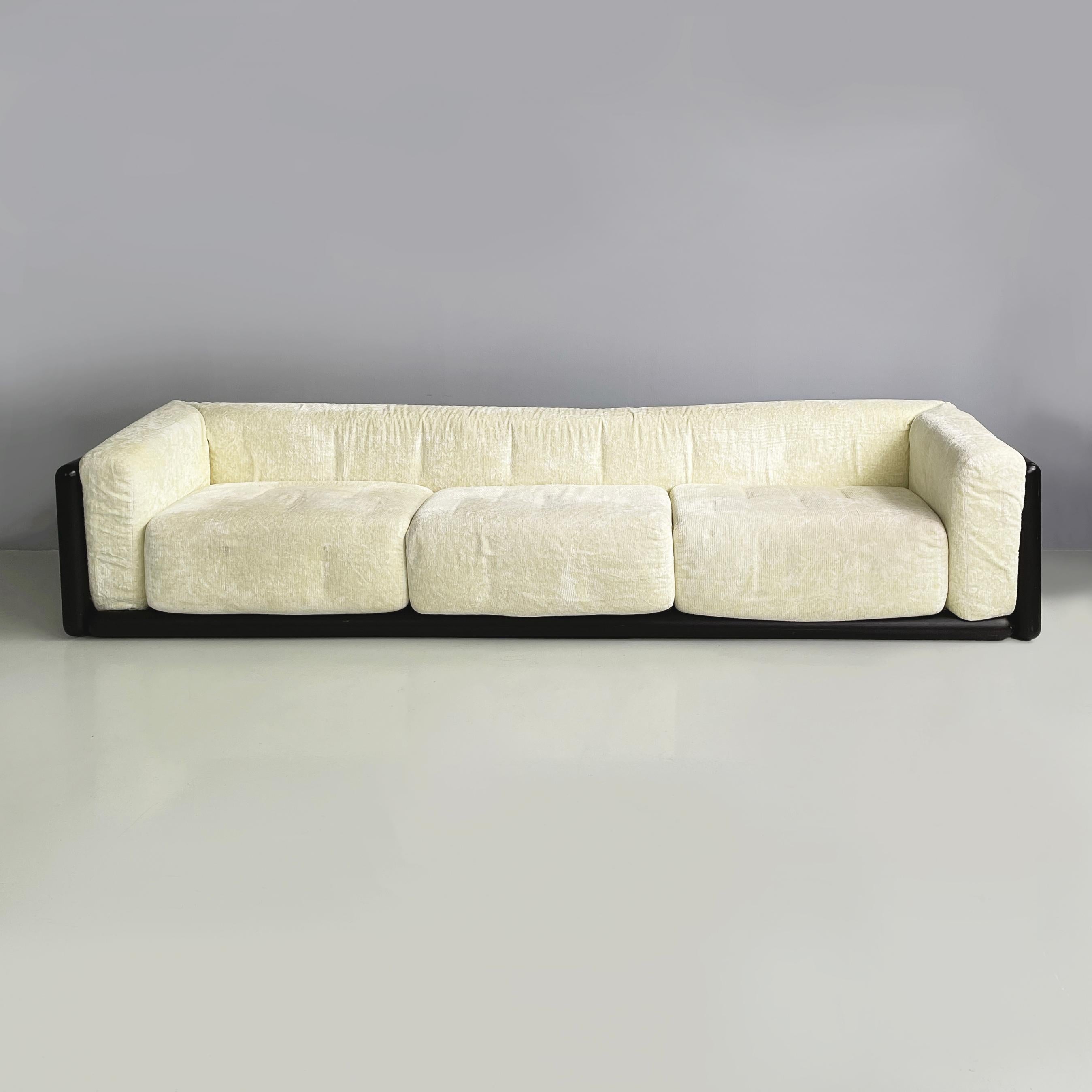 Italian modern Three-seater sofa Cornaro by Carlo Scarpa for Simon Gavina, 1980s
Iconic and vintage three-seater sofa mod. Cornaro with round section structure in black painted solid wood. The seat is made up of three padded cushions covered in