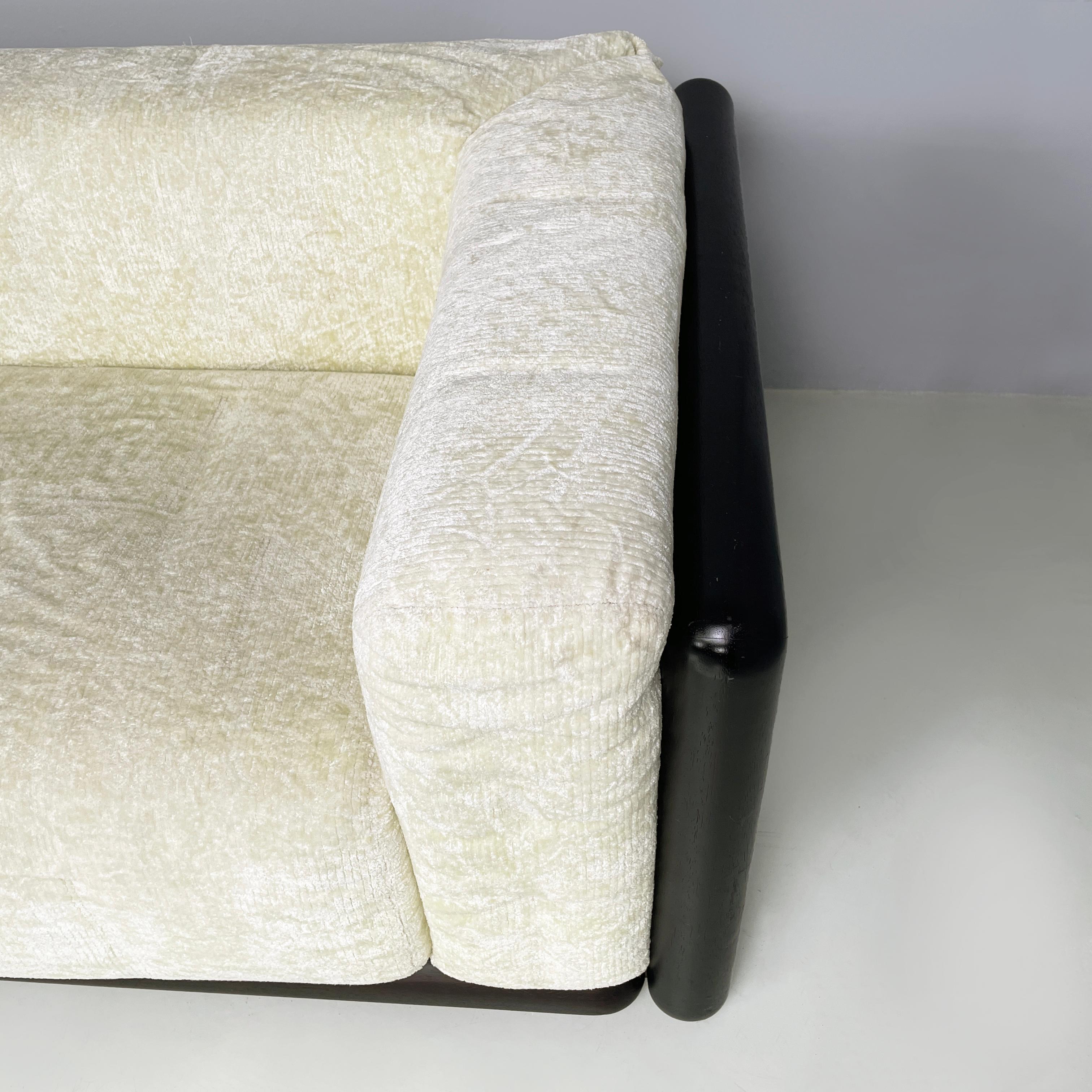 Velvet Italian modern Three-seater sofa Cornaro by Carlo Scarpa for Simon Gavina, 1980s For Sale