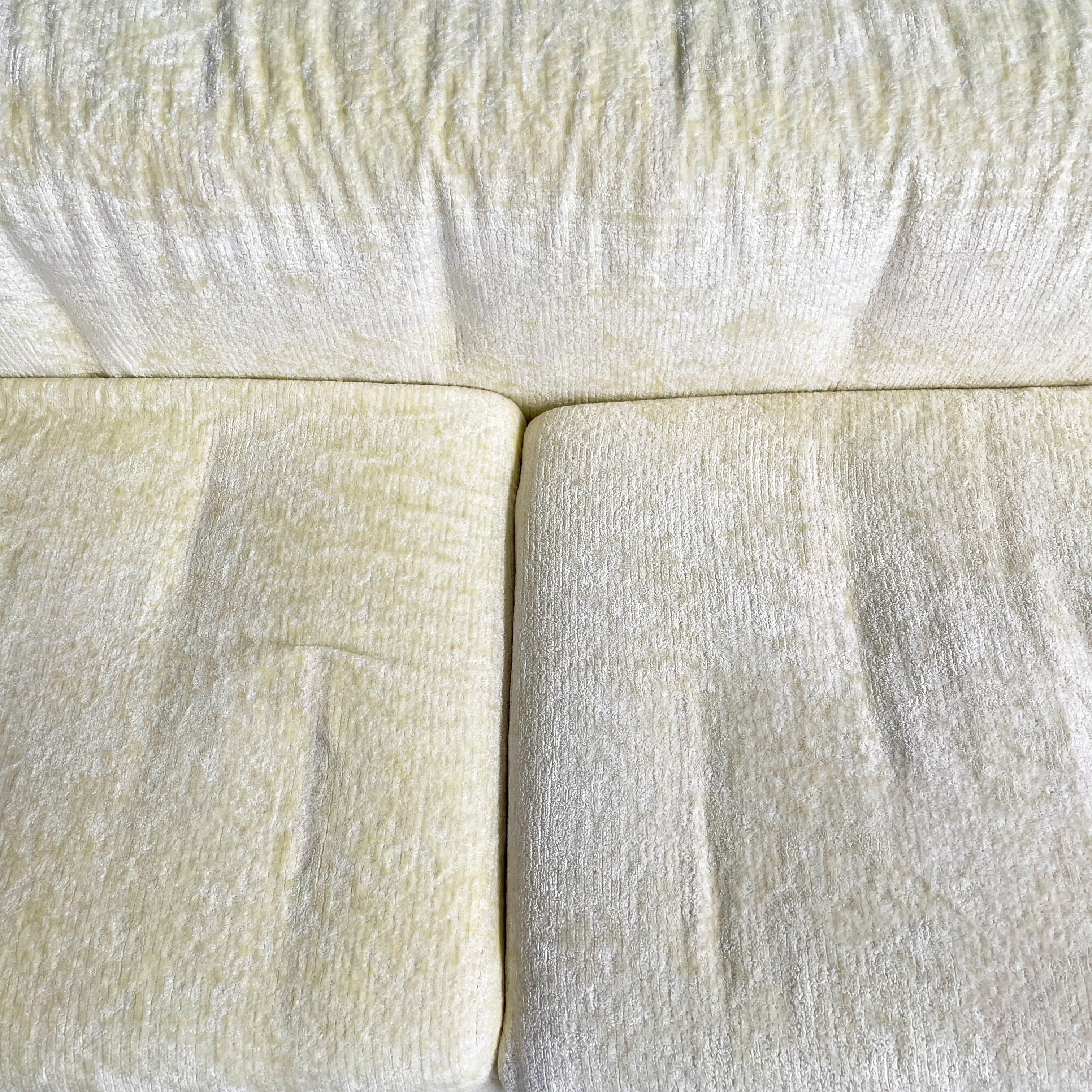 Italian modern Three-seater sofa Cornaro by Carlo Scarpa for Simon Gavina, 1980s For Sale 2