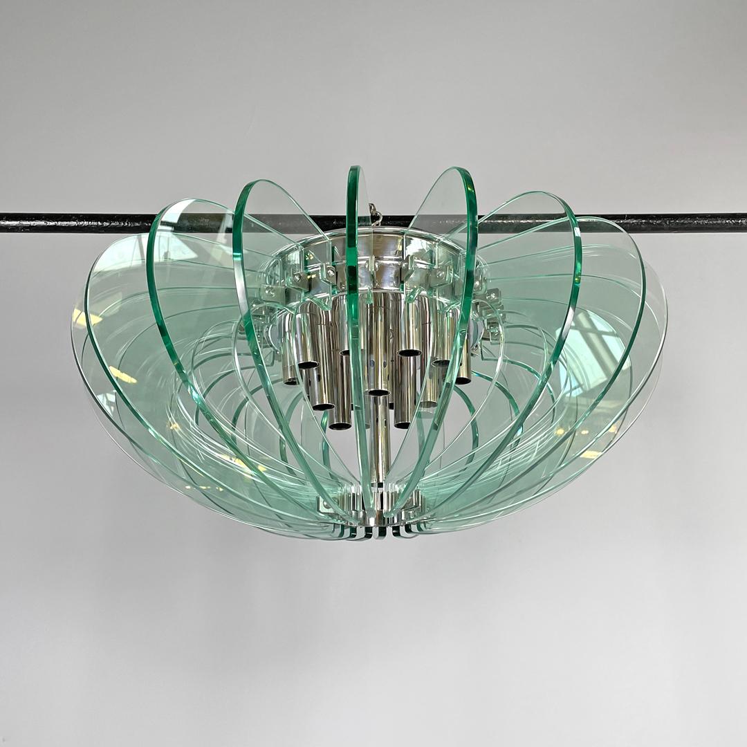 Lampadario moderno italiano in vetro trasparente arrotondato e metallo cromato, anni '70 In condizioni buone in vendita a MIlano, IT
