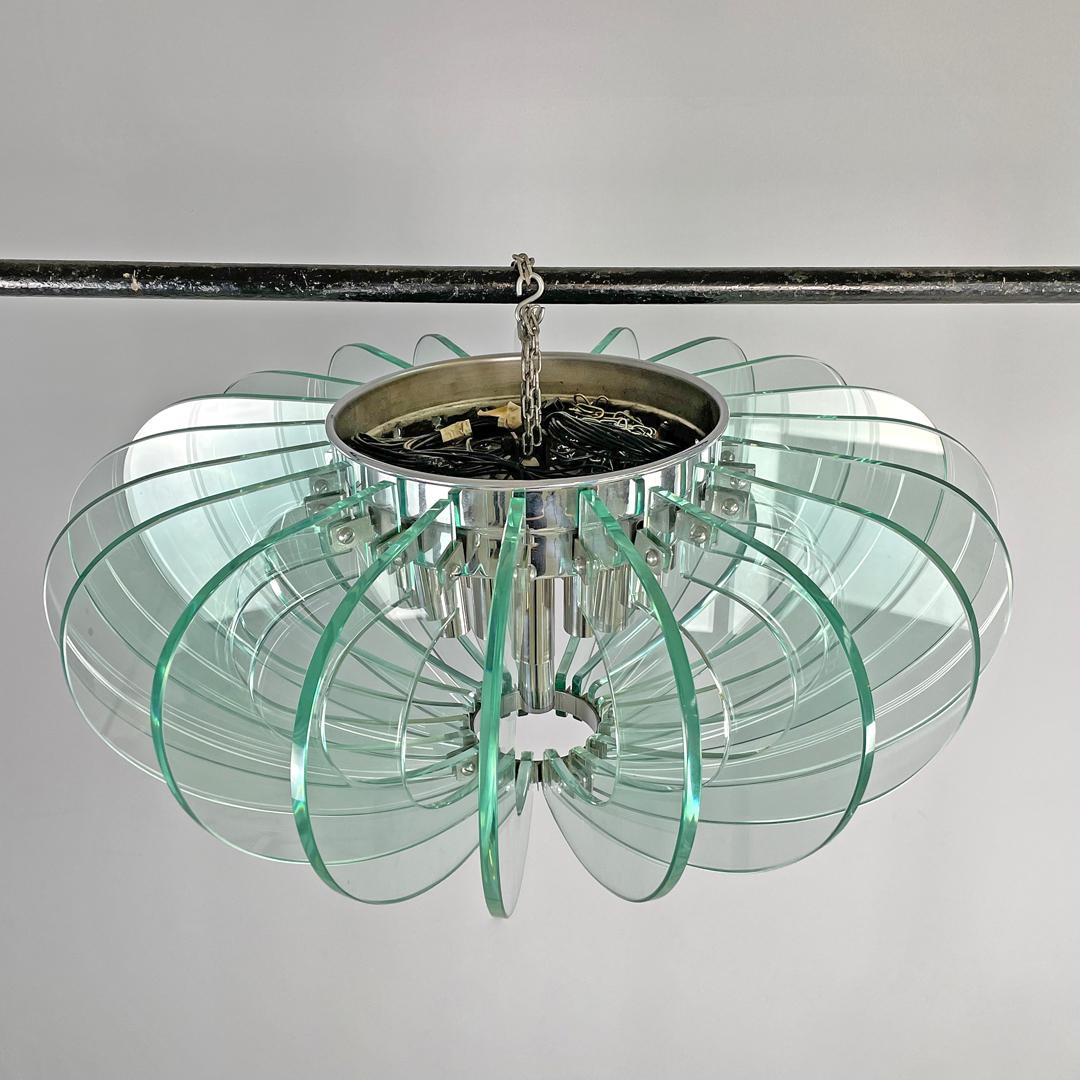 Fine XX secolo Lampadario moderno italiano in vetro trasparente arrotondato e metallo cromato, anni '70 in vendita