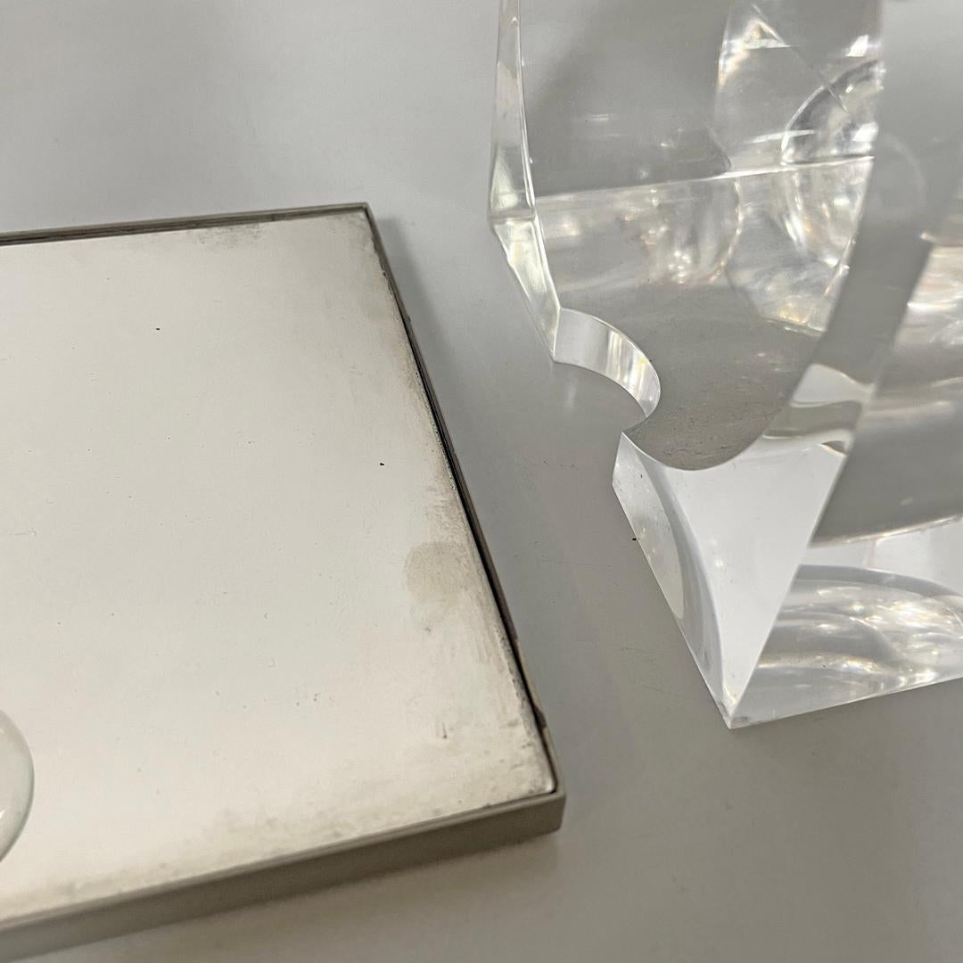 Italian modern trasparent plexiglass rectangular table lamp, 1970s For Sale 8