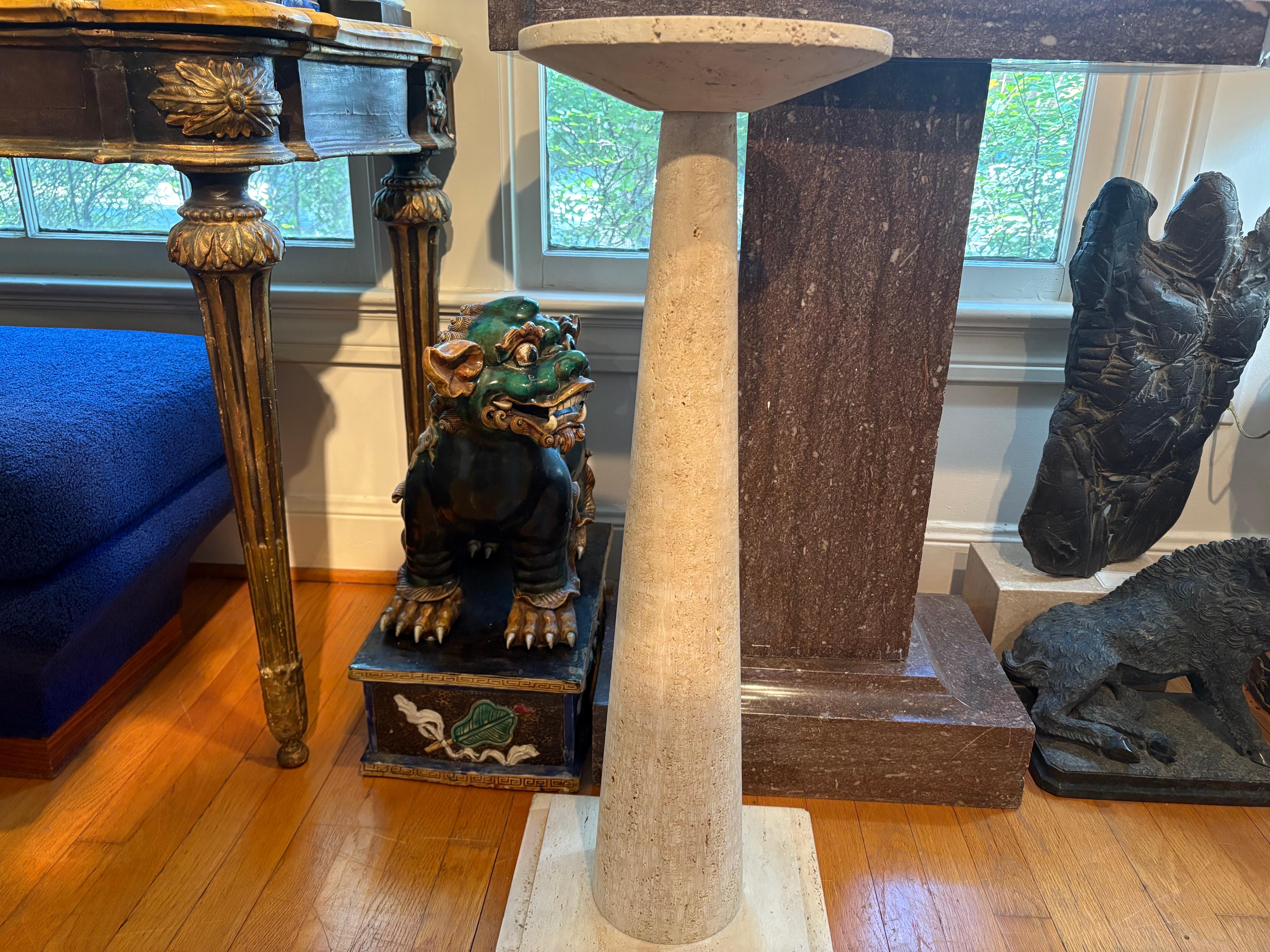 Italienischer moderner Travertin-Sockel von Angelo Mangiarotti im Angebot 2