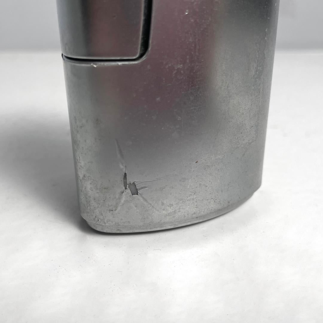 Italian modern triangular silver plastic table lighter RO 456 by Rowenta, 1970s For Sale 4