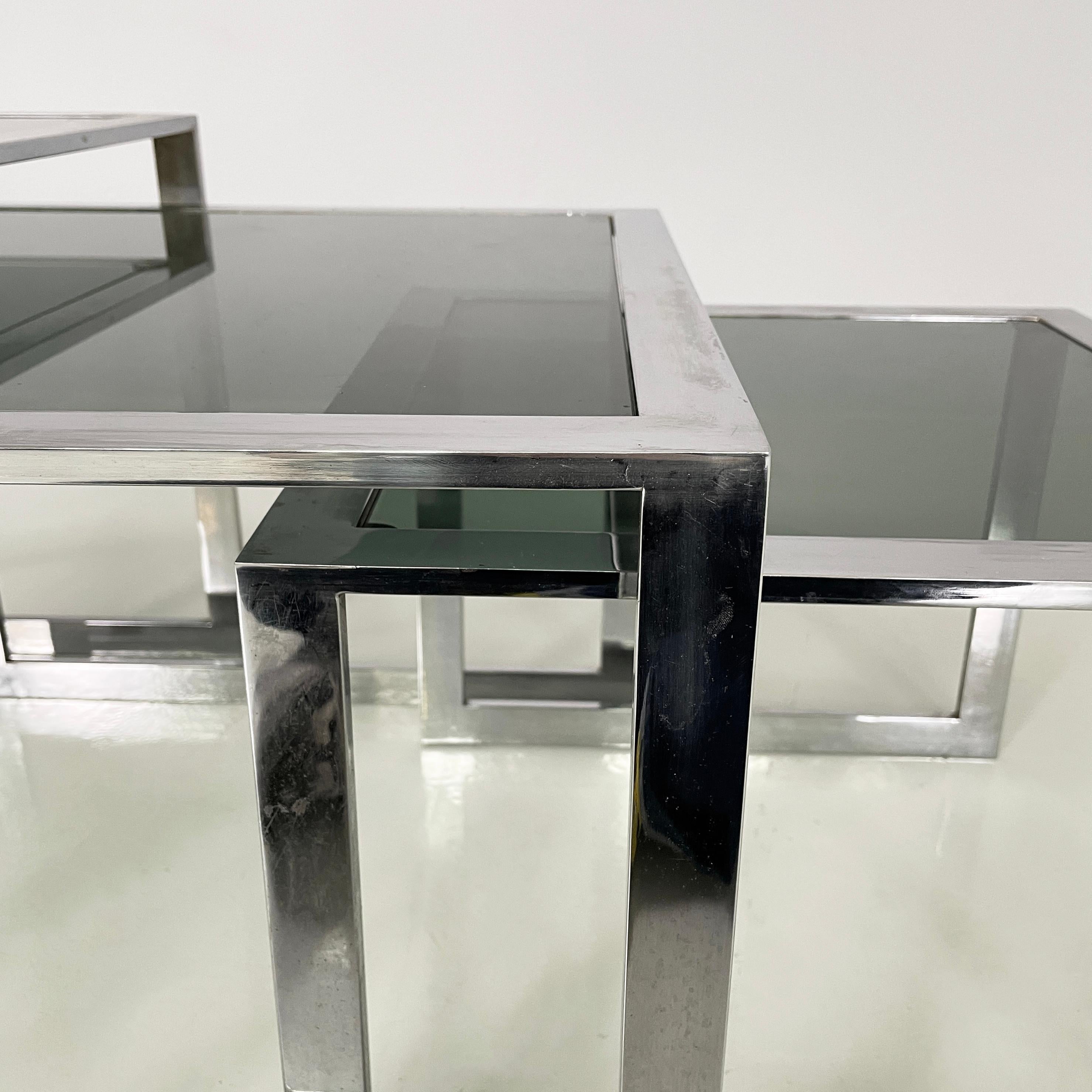 Italienisches modernes Trio aus Couchtischen aus Rauchglas und Metall, 1980er Jahre im Angebot 3