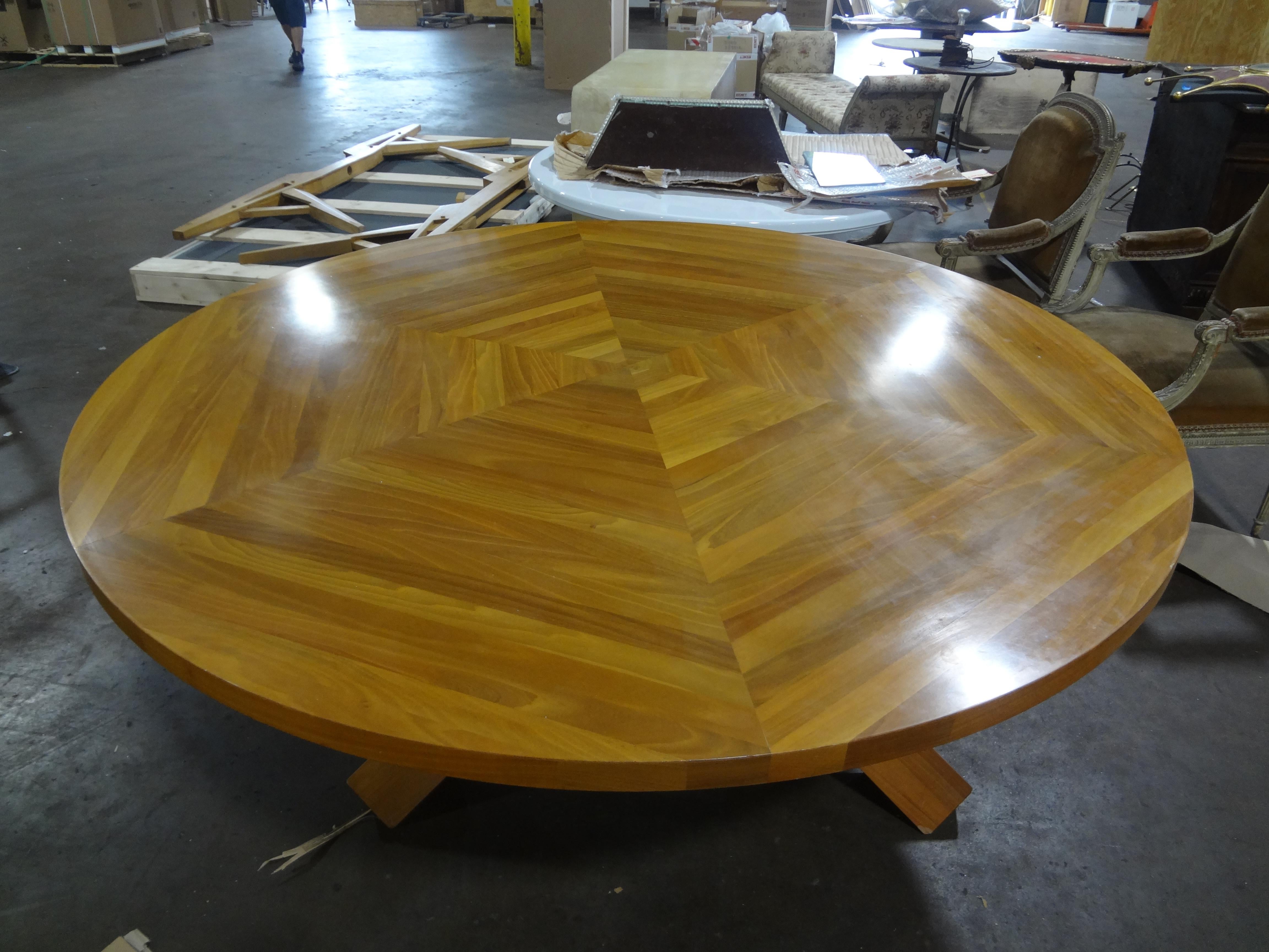 Italian Modern Tripod Center Table Or Dining Table By Cassina In Good Condition For Sale In Houston, TX
