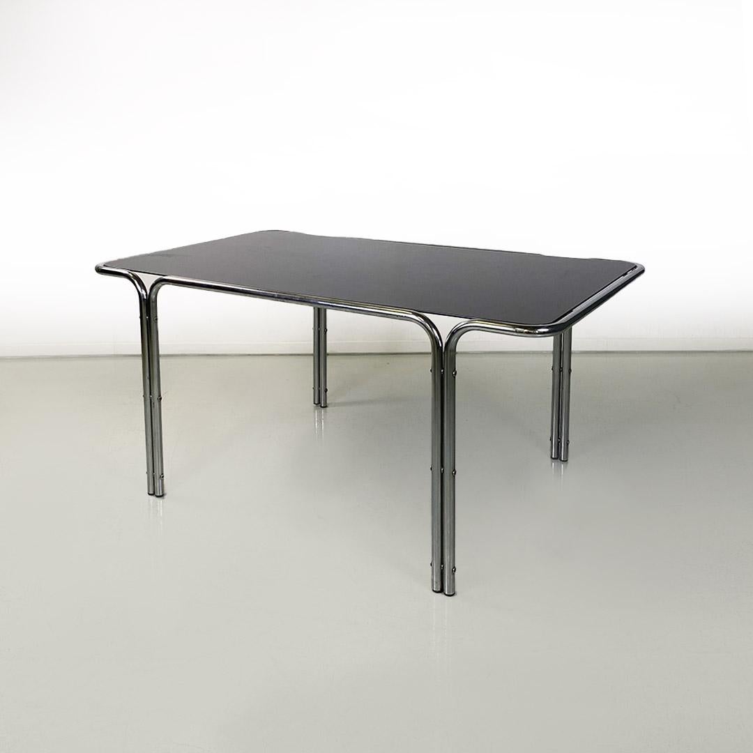 Italian modern tubular steel and smoked glass dining table or desk, 1970s.
Rectangular dining table with tubular steel structure on which the smoked glass top with rounded corners rests and rests, with legs each made of a double tubular. Can also be