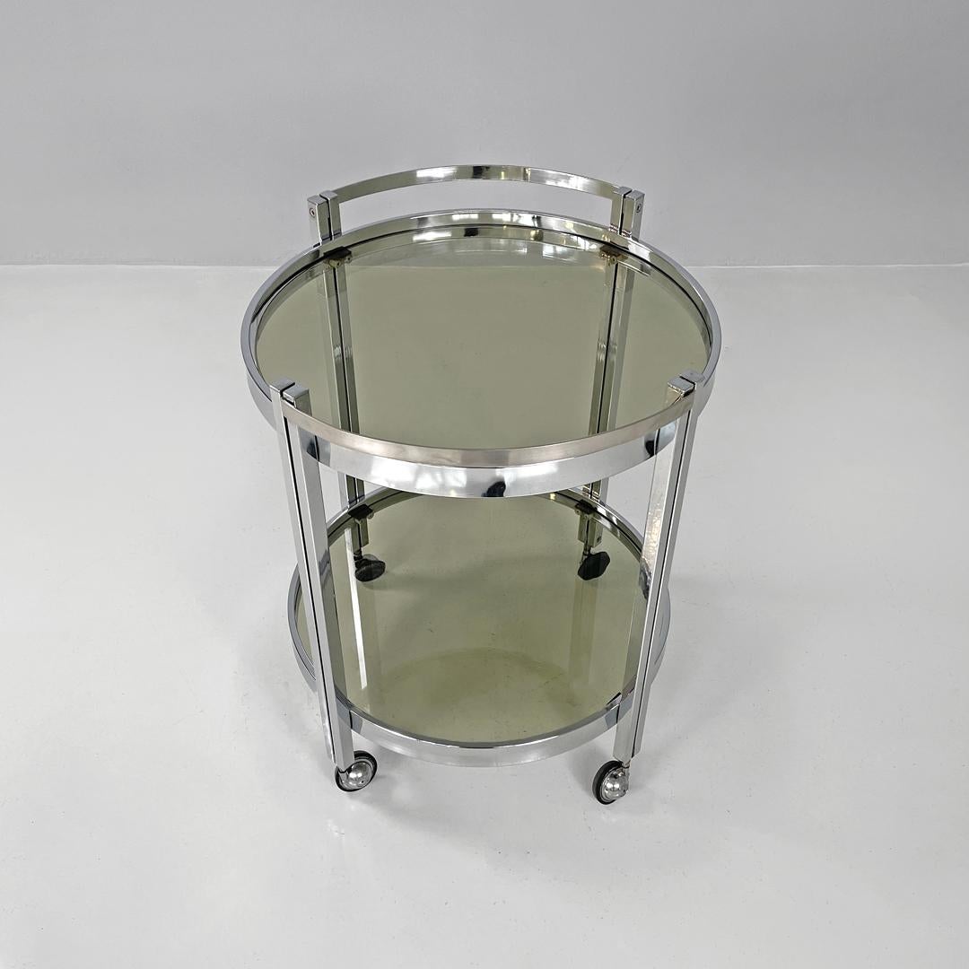 Italian modern two tops chromed metal and smoked glass cart with wheels, 1970s In Good Condition For Sale In MIlano, IT