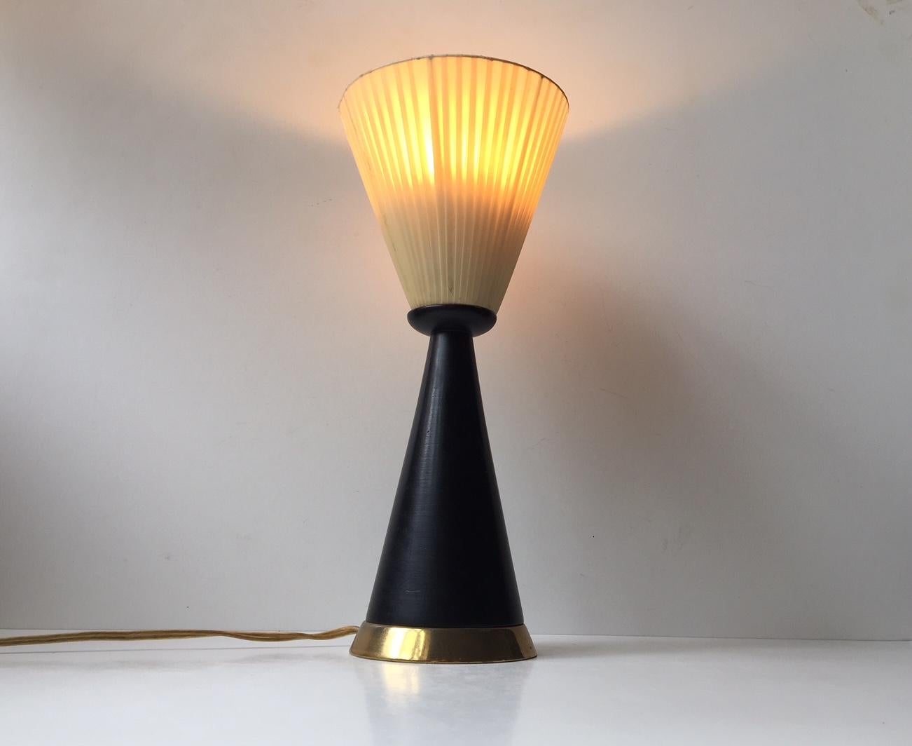 Mid-Century Modern Italian Modern Up-Side-Down Table Lamp, 1960s For Sale