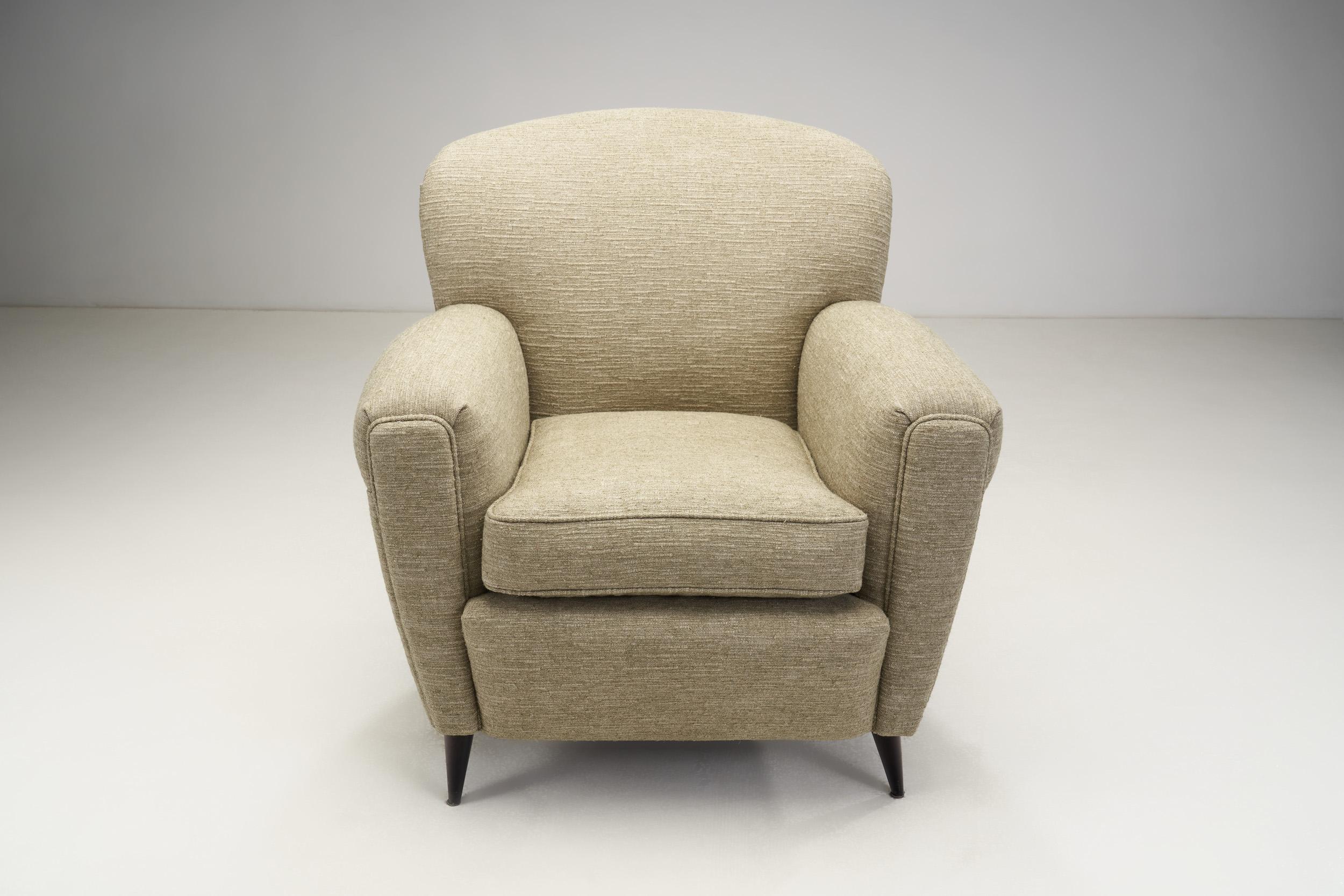 Italienische moderne Polstersessel mit konischen Füßen, Italien, ca. 1950er Jahre (Stoff) im Angebot