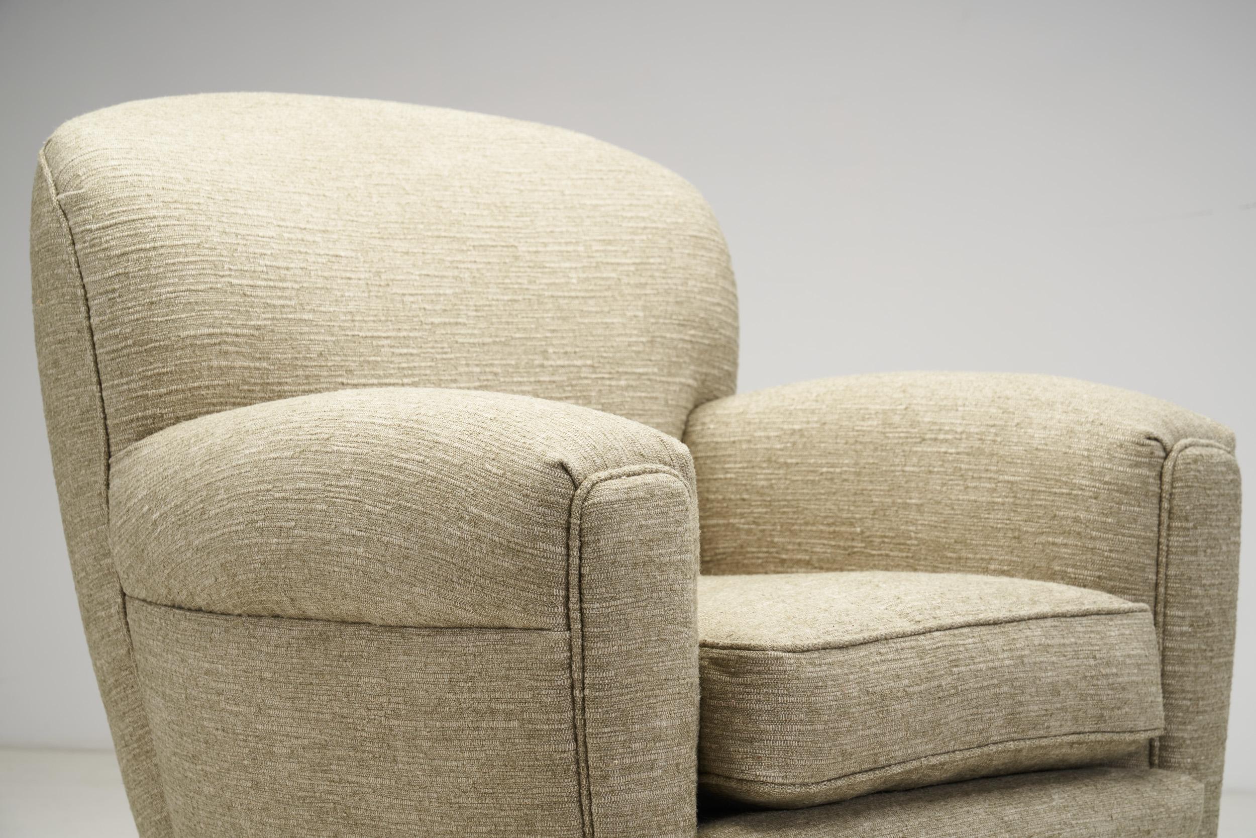 Italian Modern Upholstered Armchairs with Tapered Feet, Italy, circa 1950s For Sale 2