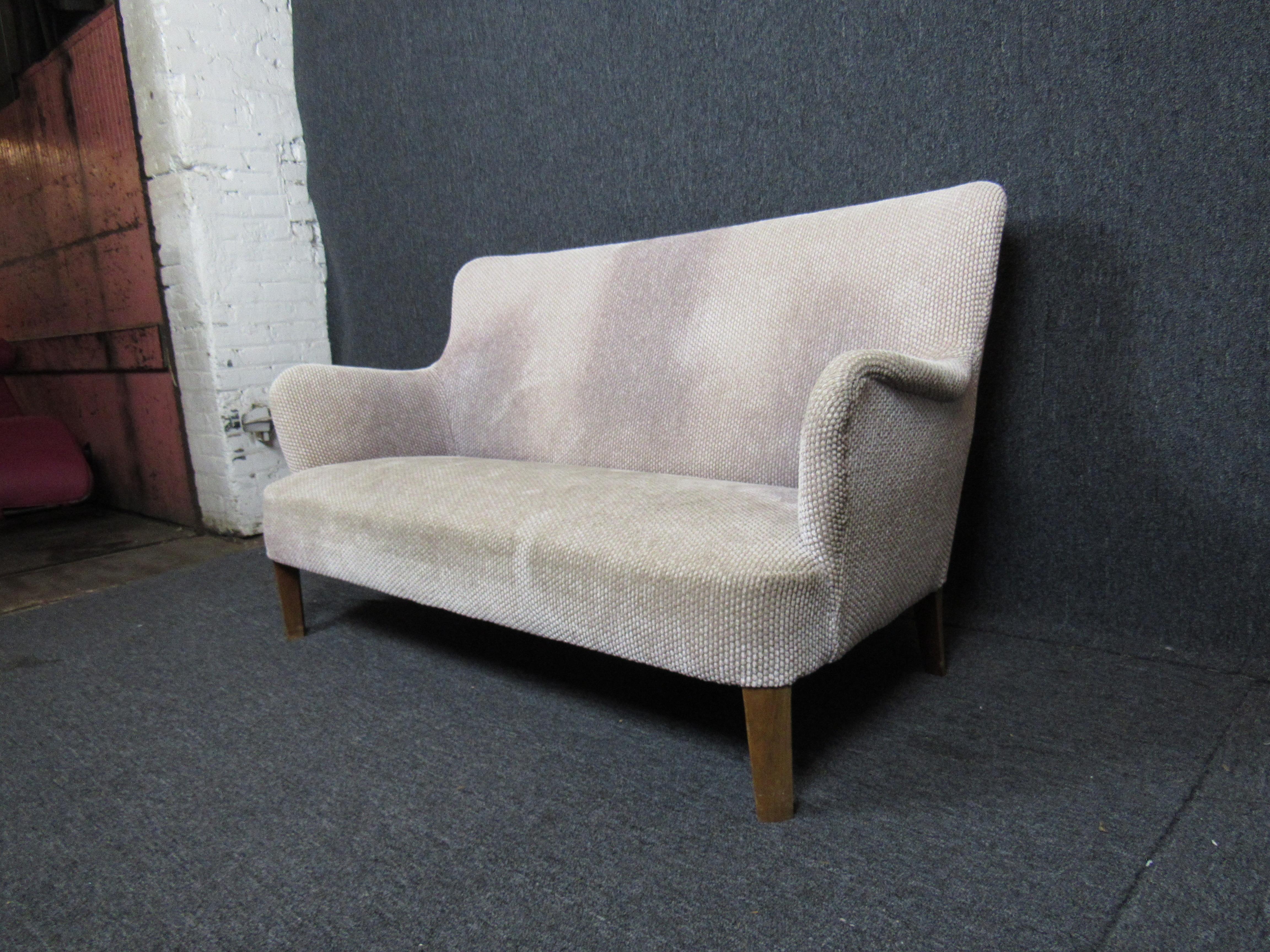 Stylish Mid-Century Modern Italian love seat in gray, featured on sturdy wood legs.

Please confirm location NY or NJ.