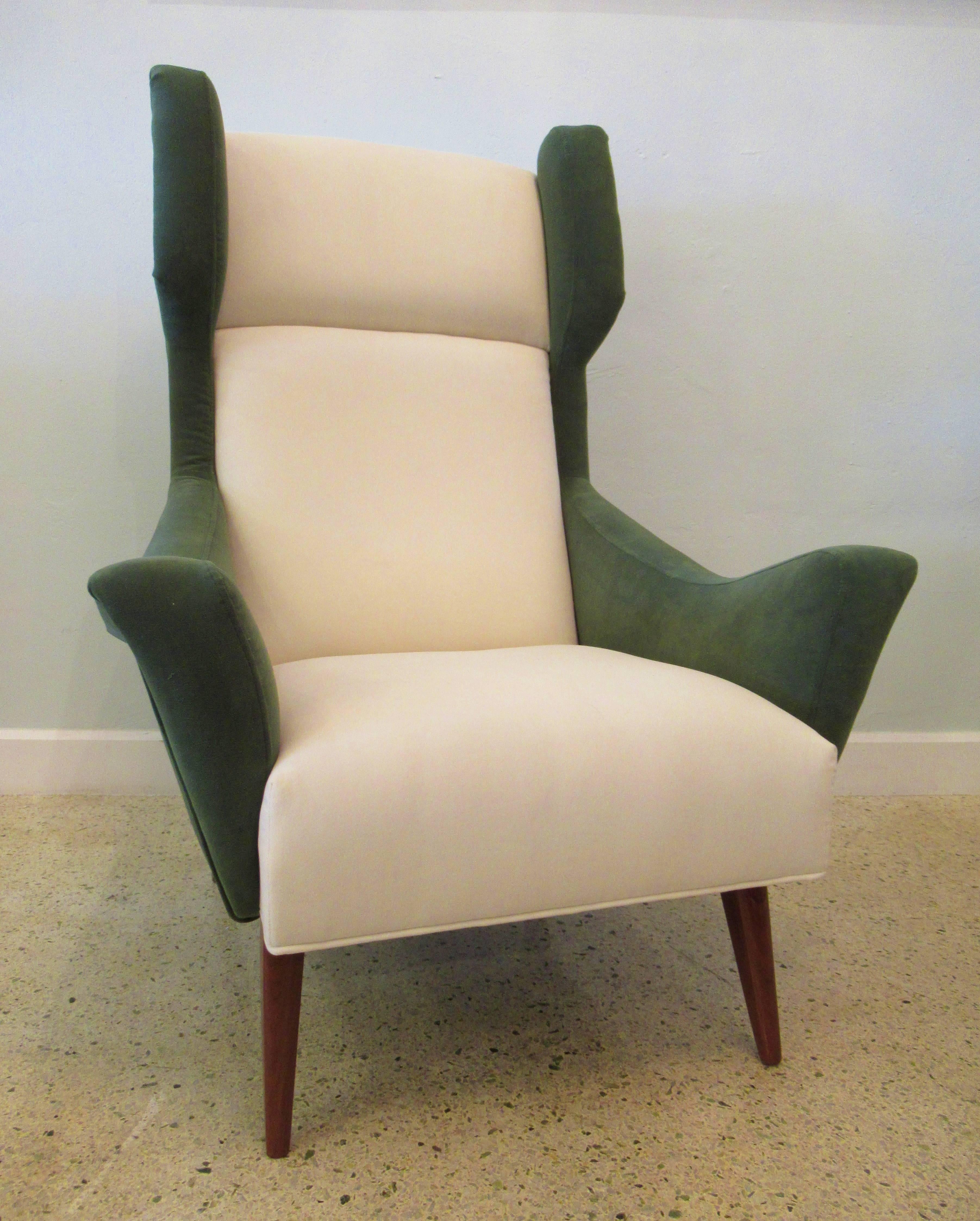 Italian Modern Upholstered Wing Chair, Gio Ponti, 1950's For Sale 3