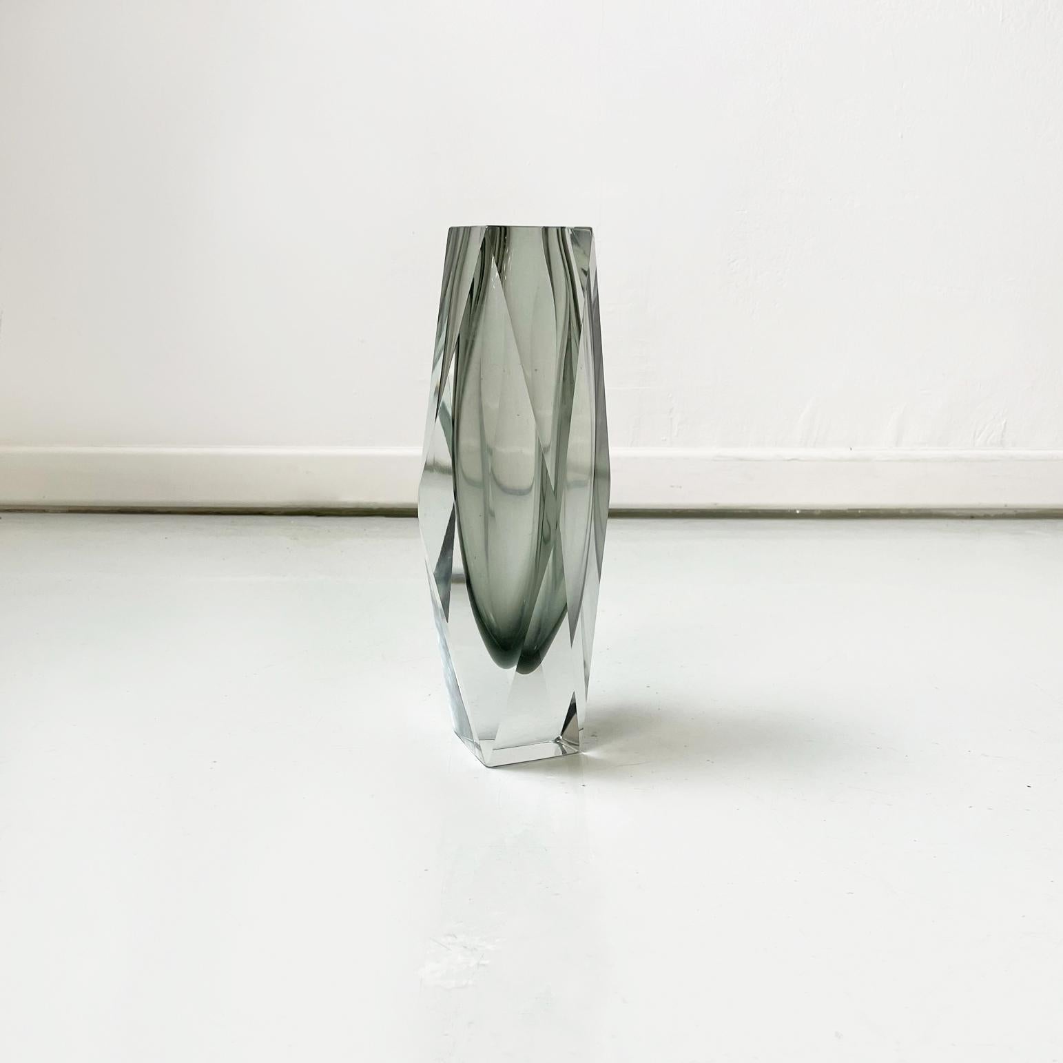Italian modern vase in gray murano glass from the I Sommersi series, 1970s.
Irregularly shaped vase in gray murano glass.
1970s. From the I Sommersi series.
Very good conditions. Tiny chip at the base.
Measurements in cm 14 x 14 x 30 H
This