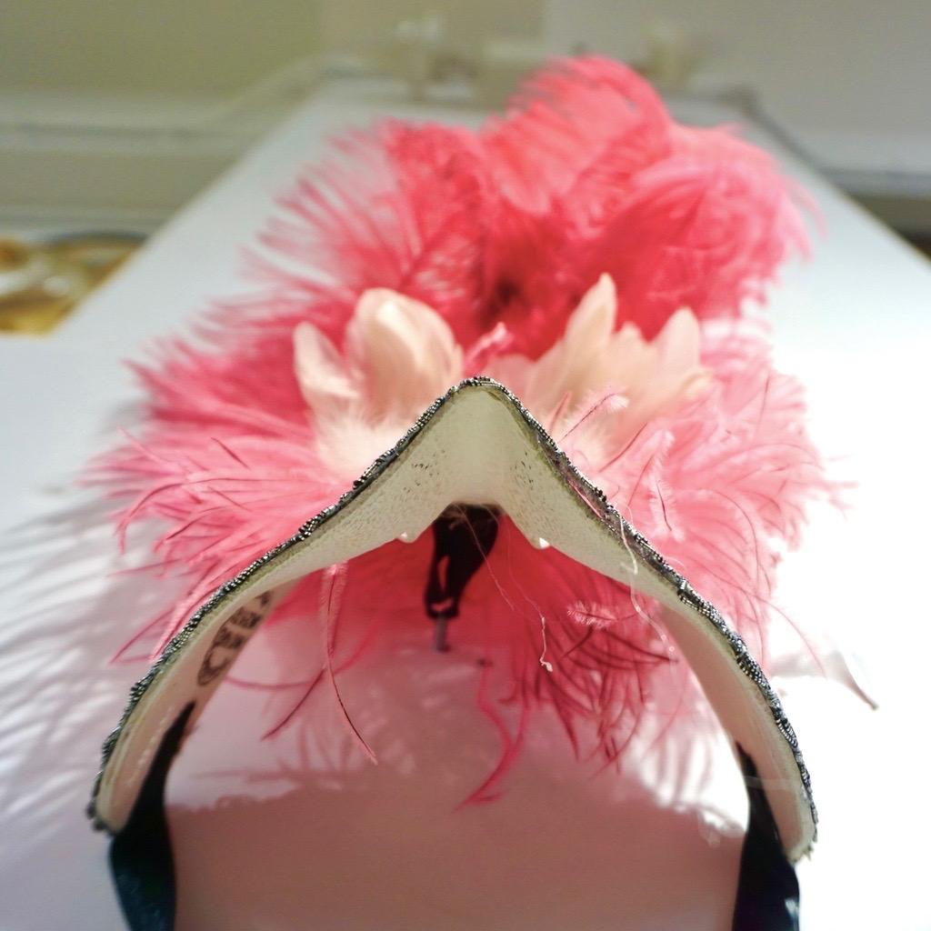 Italian Modern Venetian Handmade Pink and Silver Carnival Mask with Feathers In Excellent Condition In New York, NY