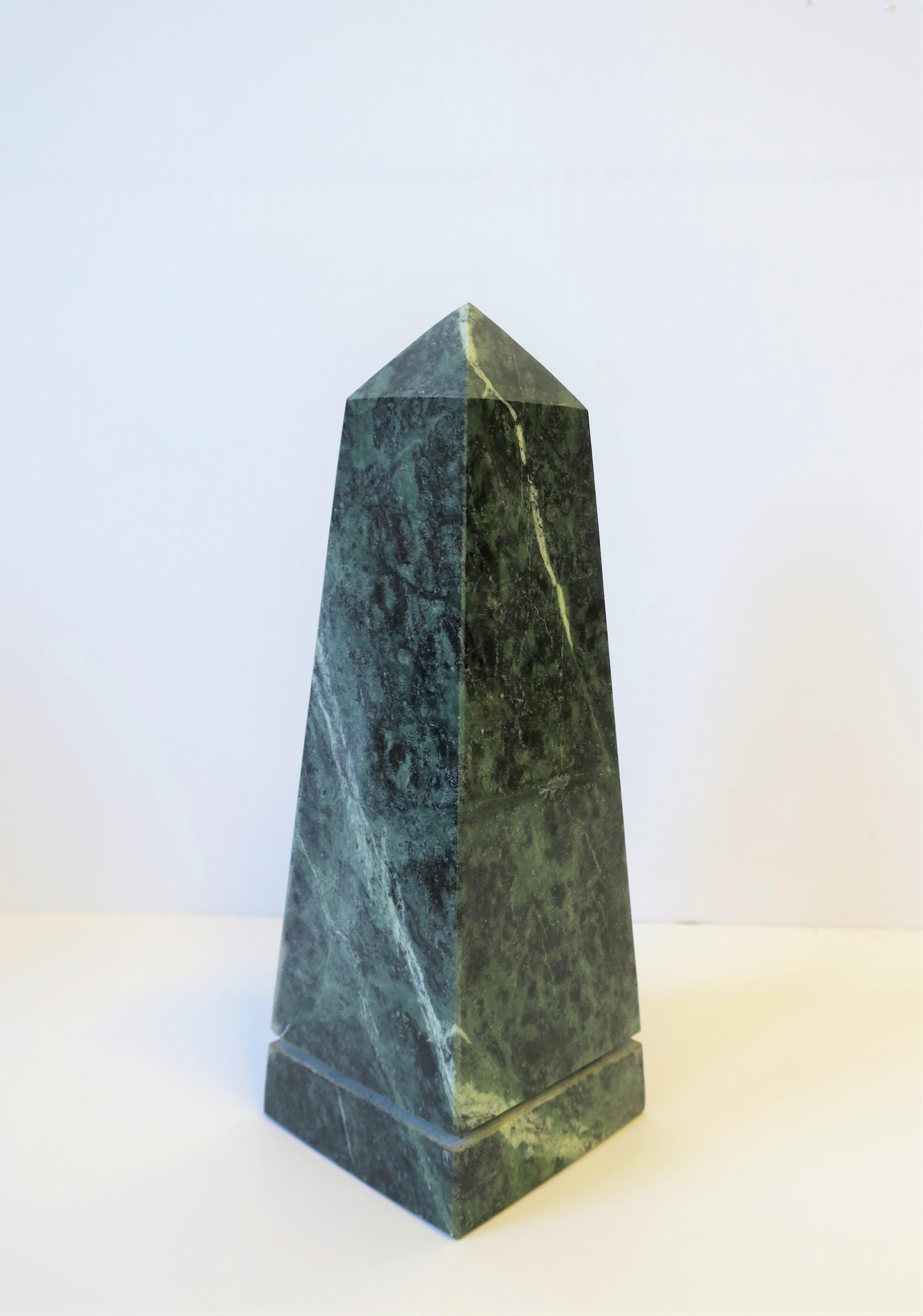 Italian Modern Dark Green Marble Obelisk Sculpture, circa 1970s For Sale 1