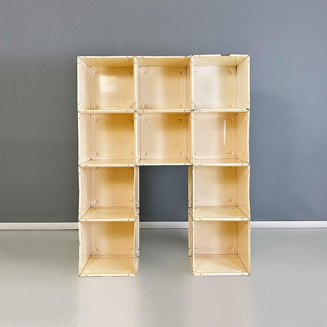 Italian modern very solid dirty white metal sel-supporting bookcase, 1970s For Sale 11