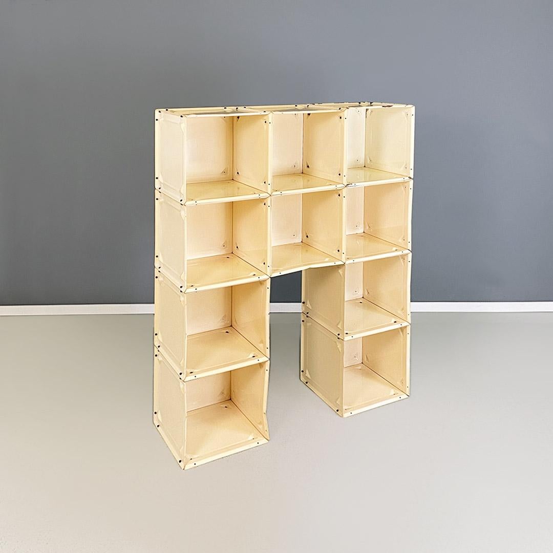 Italian modern very solid dirty white metal sel-supporting bookcase, 1970s For Sale 13