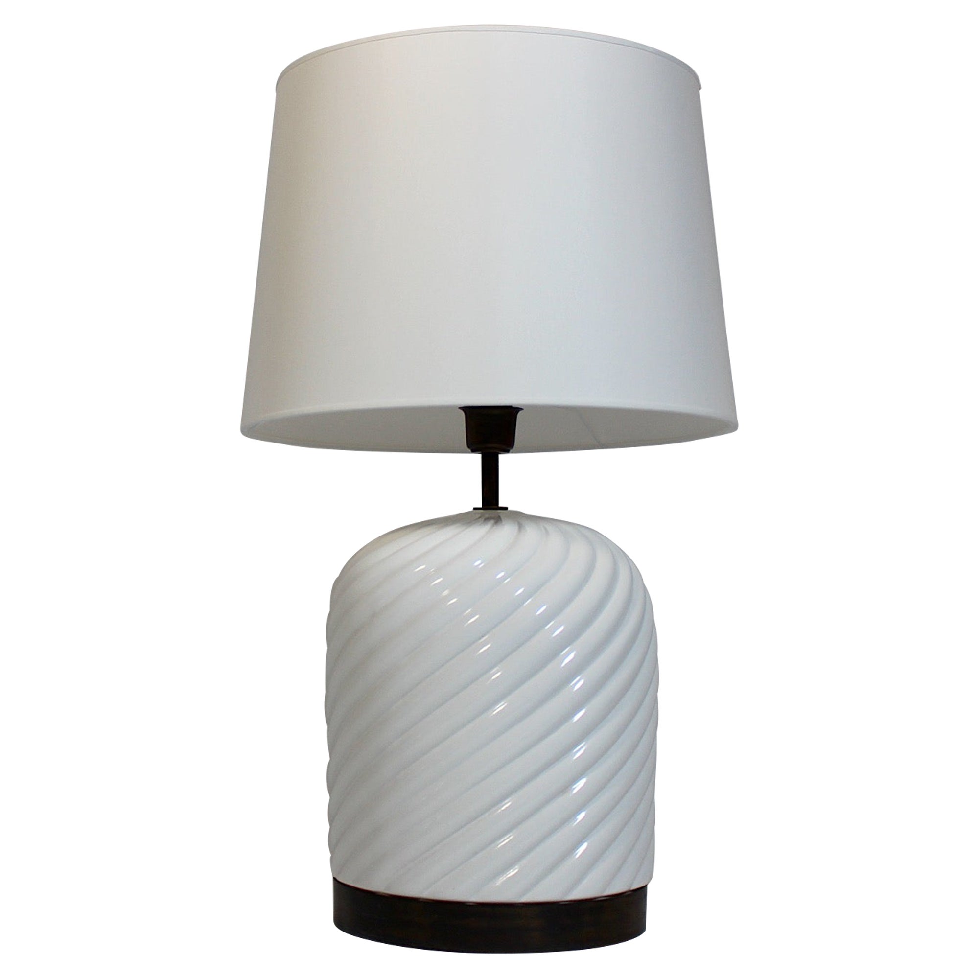 Lampe de table italienne moderne vintage en céramique blanche et laiton Tommaso Barbi 1970 Italie