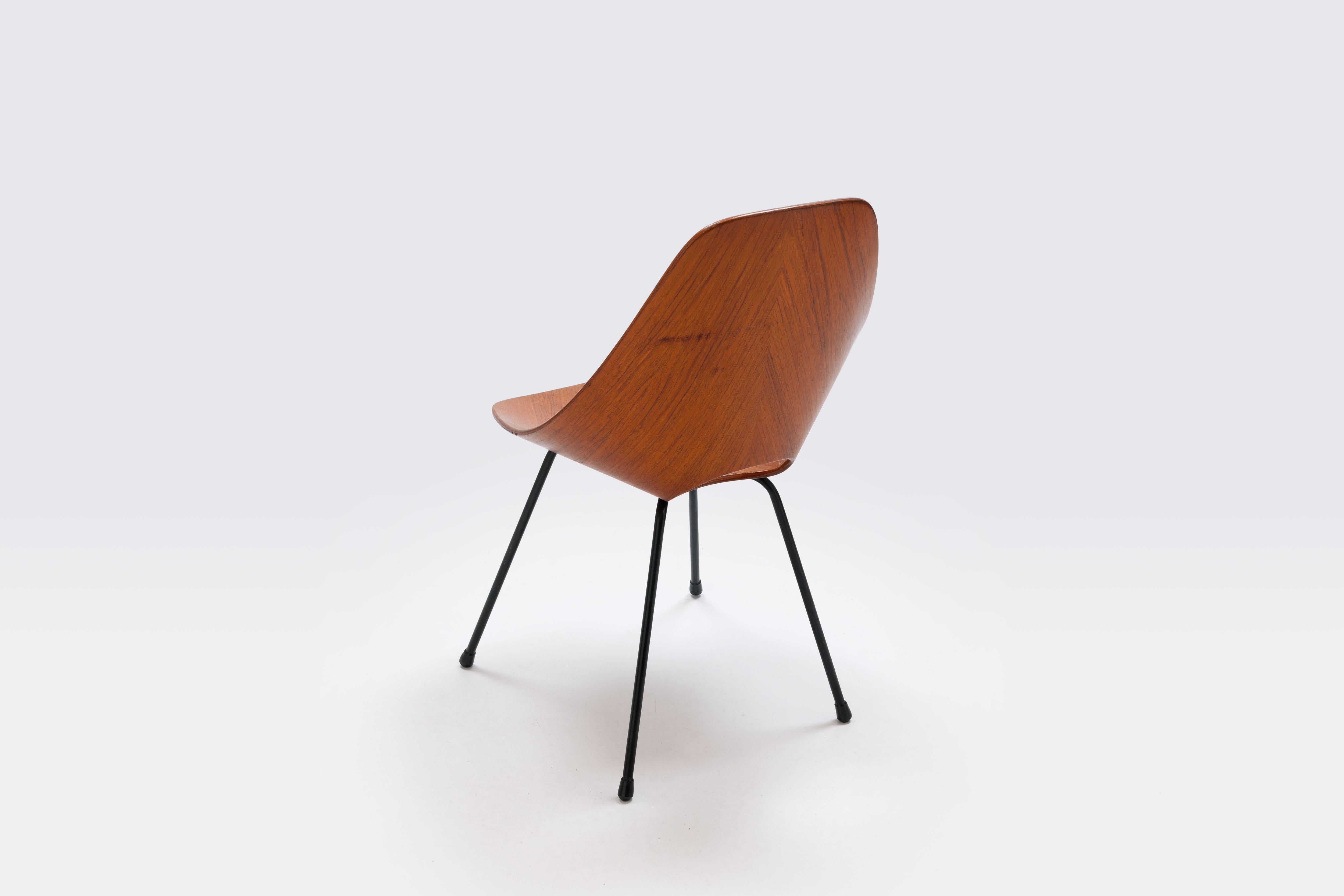 Mid-20th Century Vittorio Nobili Walnut Plywood & Brass 'Medea' Chair For Sale