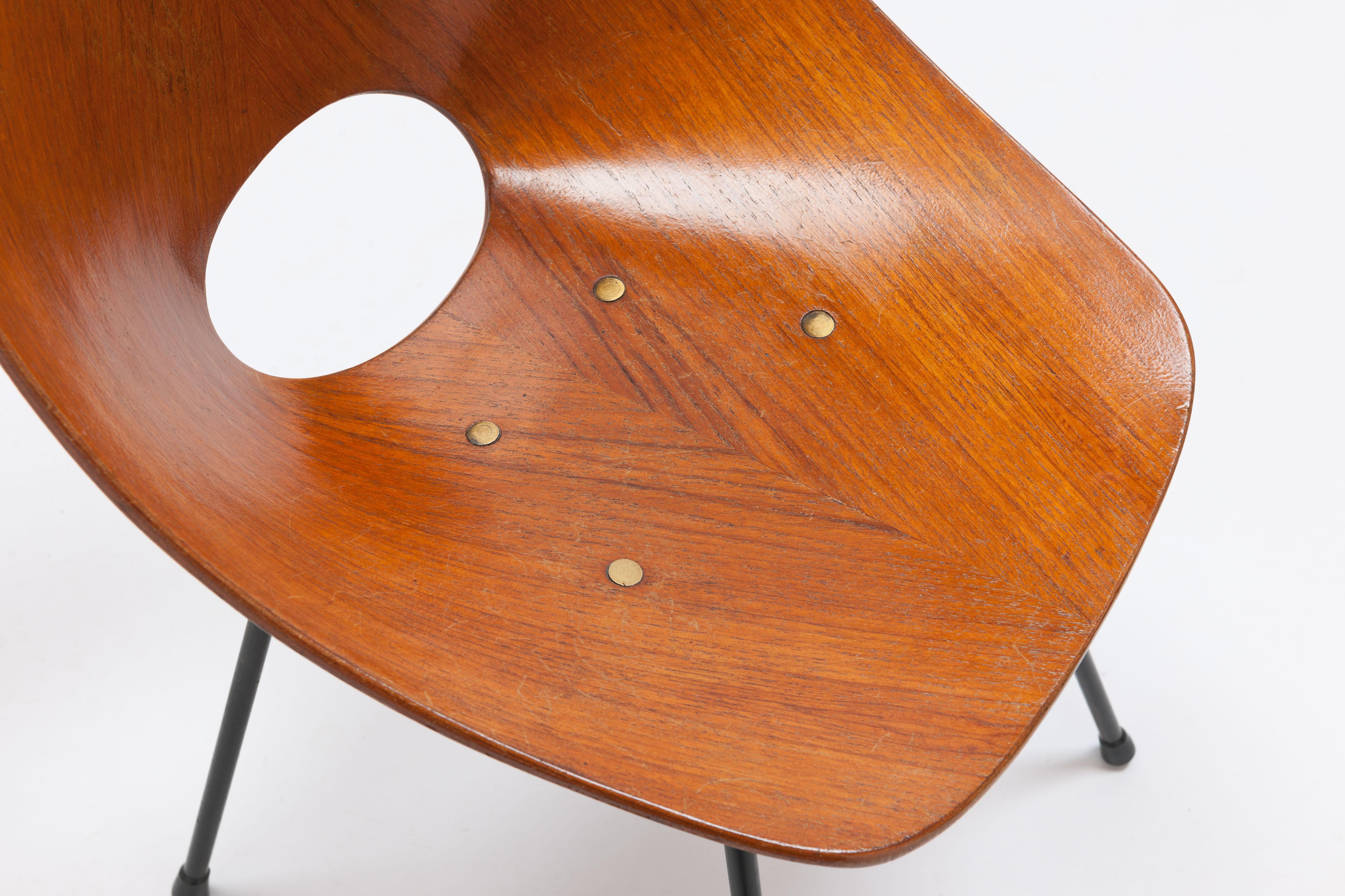 Vittorio Nobili Walnut Plywood & Brass 'Medea' Chair For Sale 2