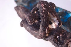 Sculpture aztèque en céramique à texture volcanique de Salvatore Procida (Italie)