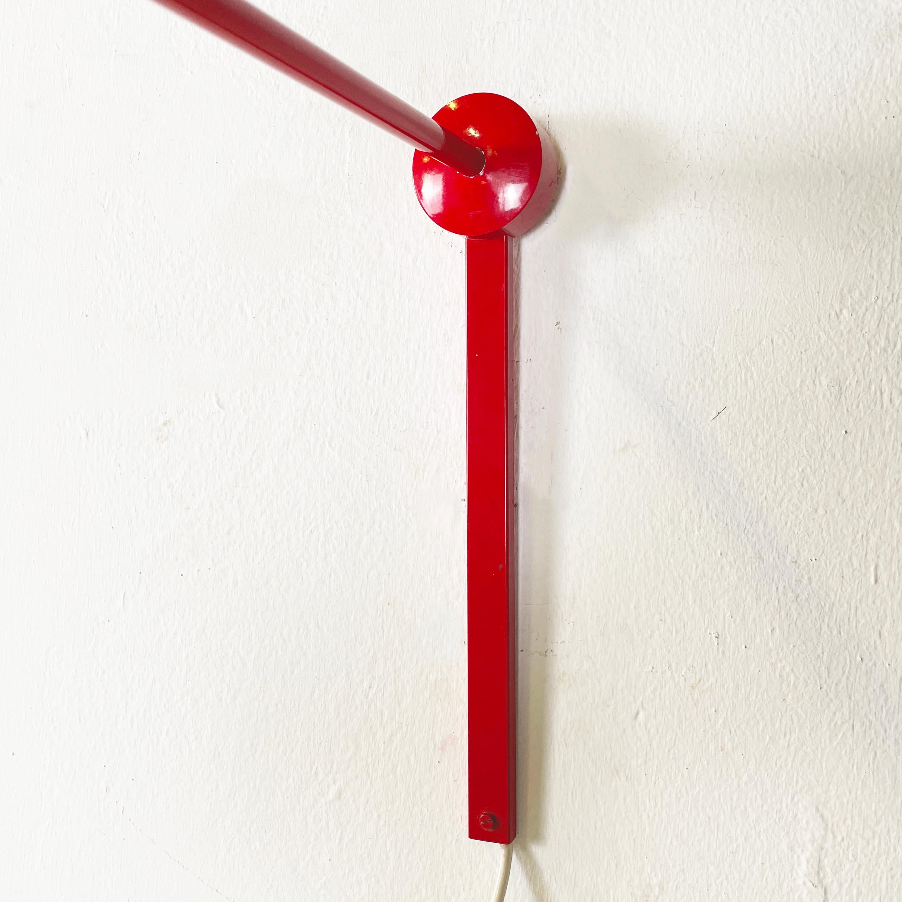 Italian modern Wall adjustable arm lamp in red and white metal, 1970s For Sale 8