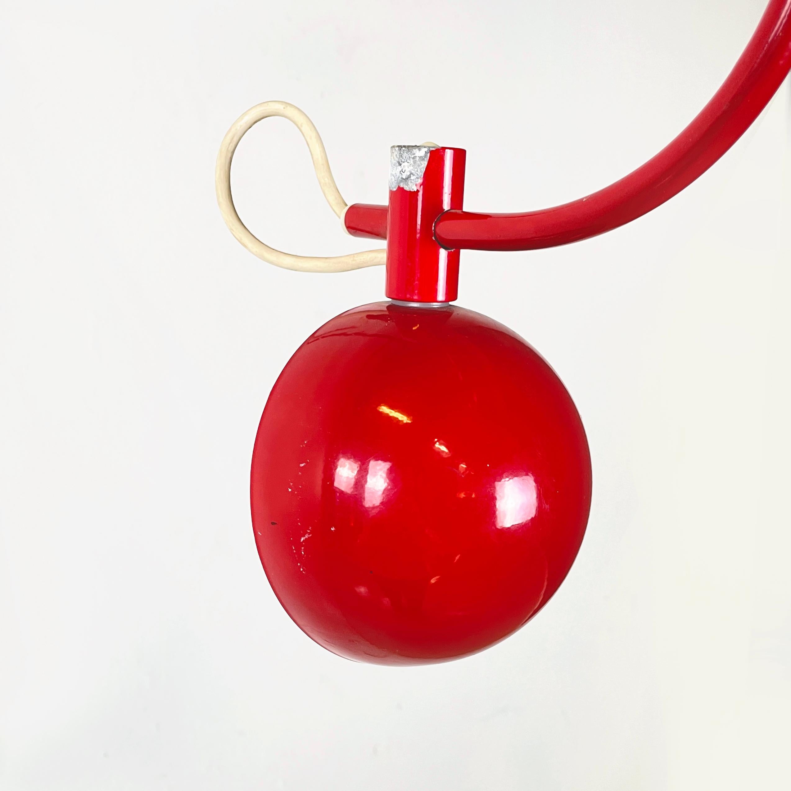 Italian modern Wall adjustable arm lamp in red and white metal, 1970s For Sale 3