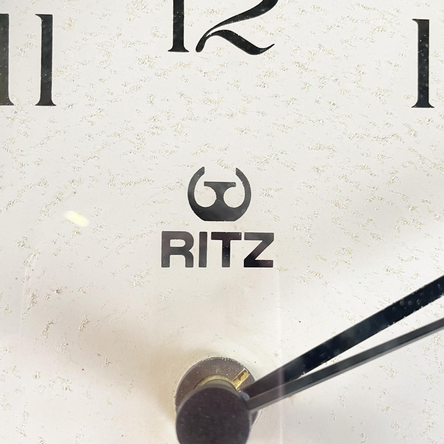 Mid-20th Century Italian modern Wall clock in gold and orange wood and metal by Ritz, 1960s