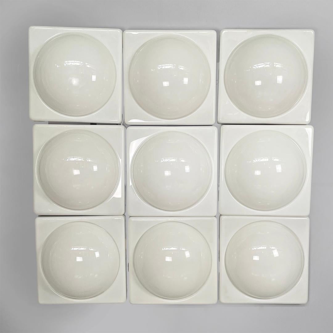 Moderne italienische Wandleuchte aus weißem Kunststoff für L. & G. Pancaldi, 1980er Jahre (Italienisch) im Angebot