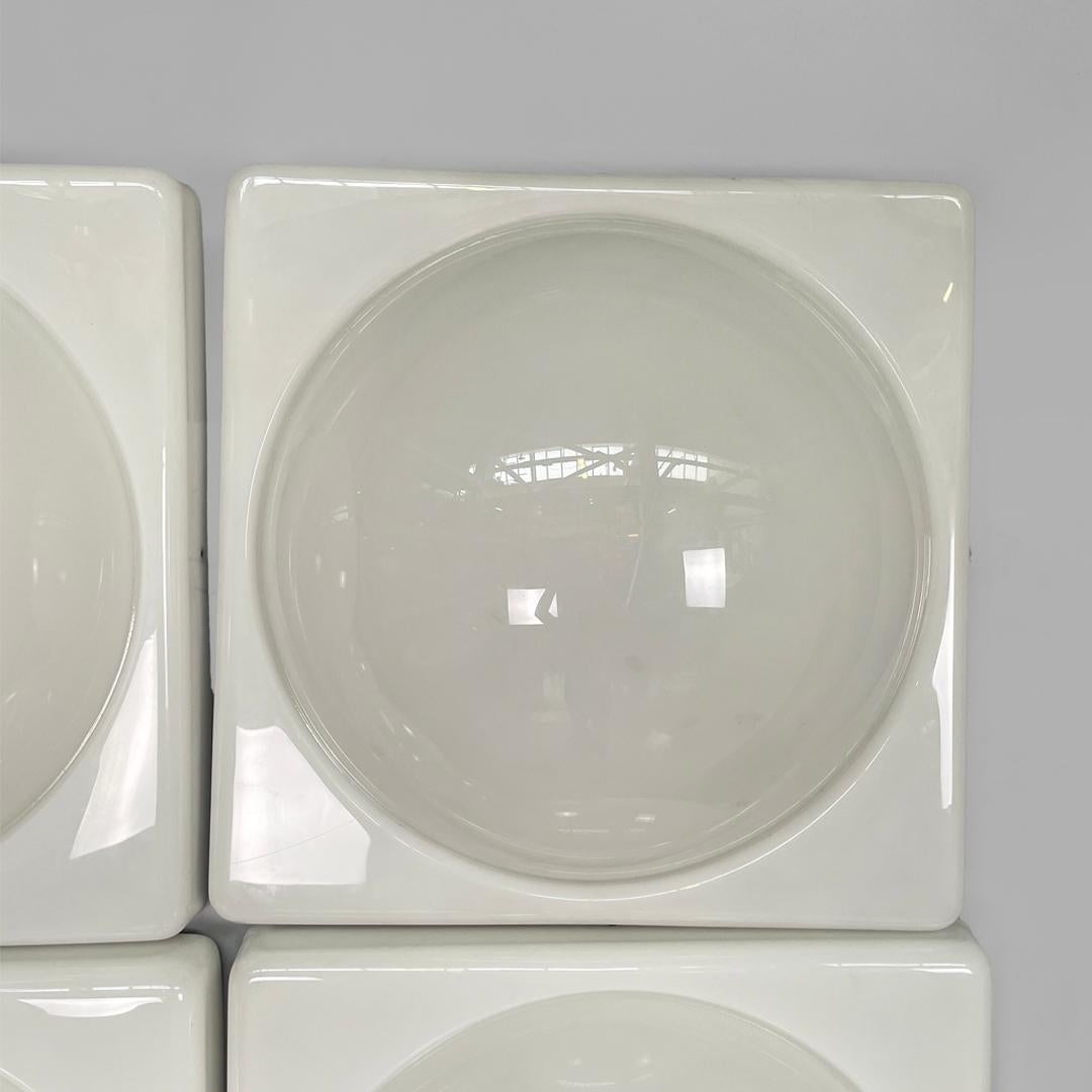 Moderne italienische Wandleuchte aus weißem Kunststoff für L. & G. Pancaldi, 1980er Jahre im Angebot 3