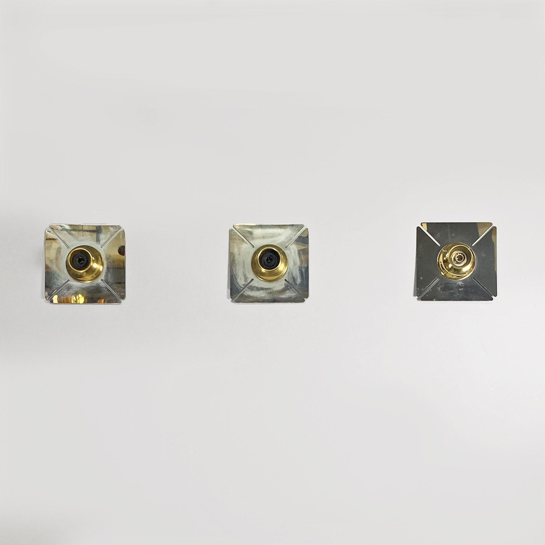 Lampada da parete o soffitto moderna italiana LSP14 Quadrifoglio di Luigi Caccia Dominioni, 1987
Set di otto applique modello LSP14 Quadrifoglio in acciaio inox e ottone. Le lampade hanno un diffusore rotondo con base in ottone al centro, attorno al