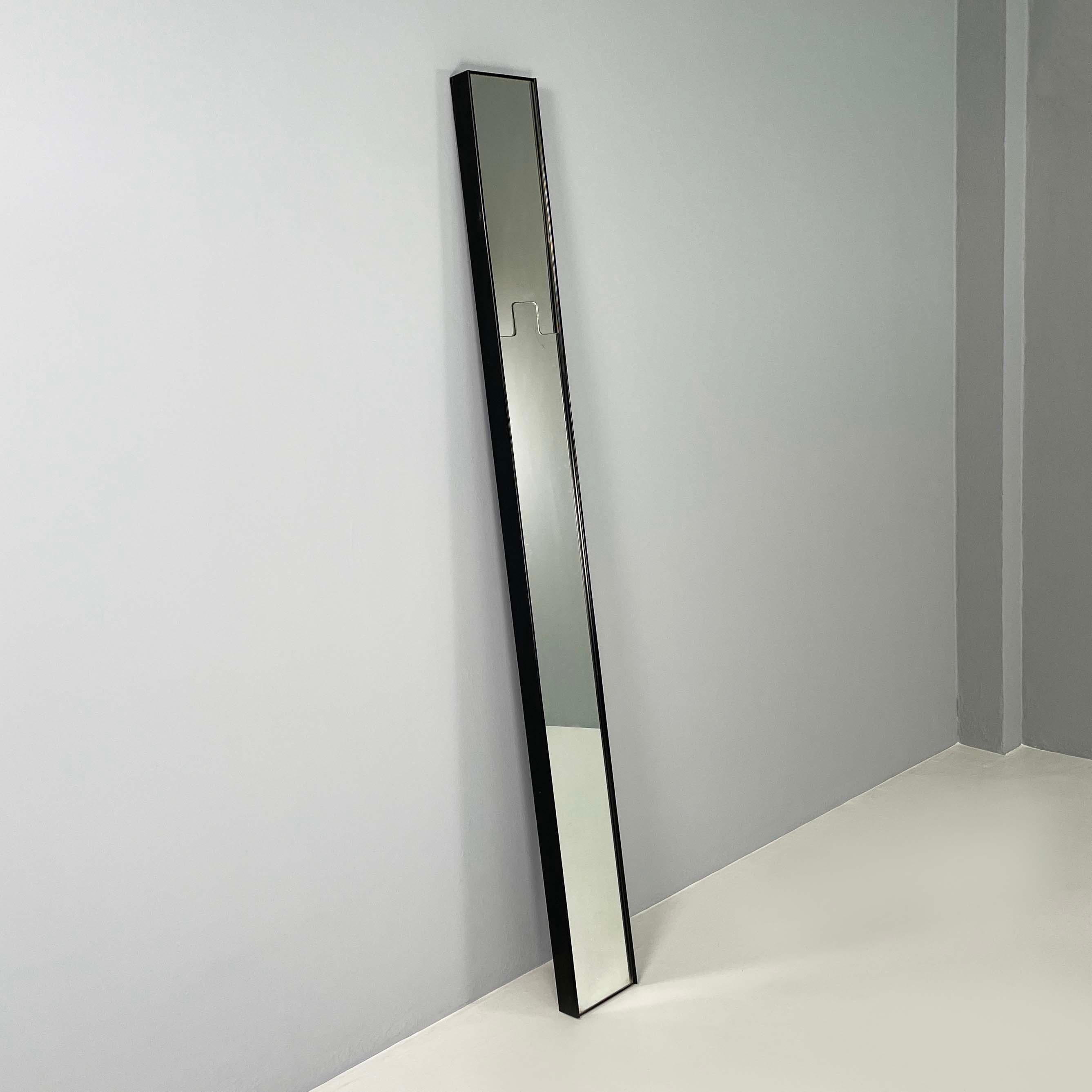Italian modern Wall mirror and coat hanger Gronda by Luciano Bertoncini for Elco, 1970s
Iconic and fantastic wall mirror mod. Gronda composed of a rectangular module. The frame structure is made of black plastic. The peculiarity of this mirror is