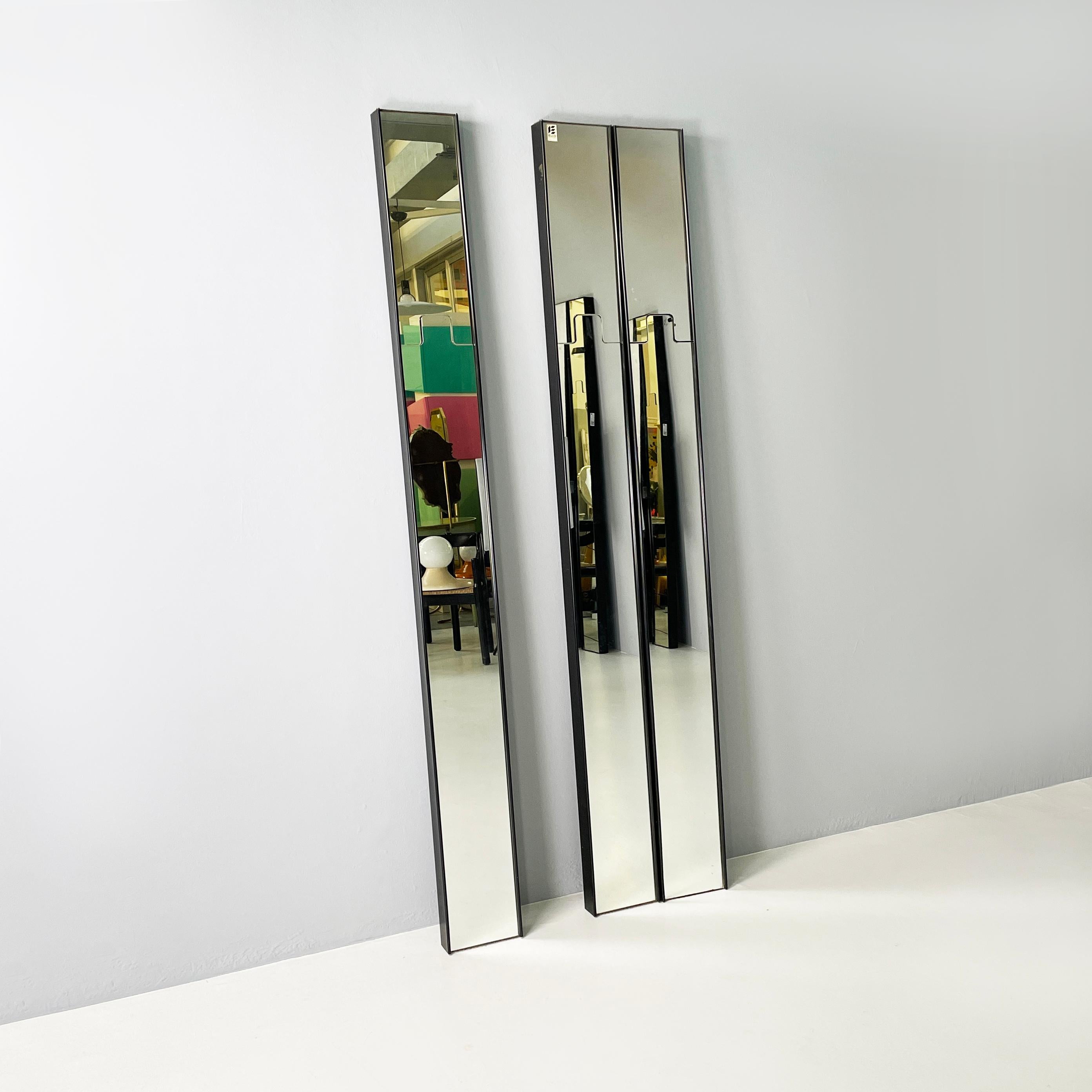 Italian modern wall mirror and coat hanger Gronda by Luciano Bertoncini for Elco, 1970s
Wall mirror mod. Gronda composed of 3 rectangular modules. The frame structure is made of black plastic. The peculiarity of this mirror is that it has a